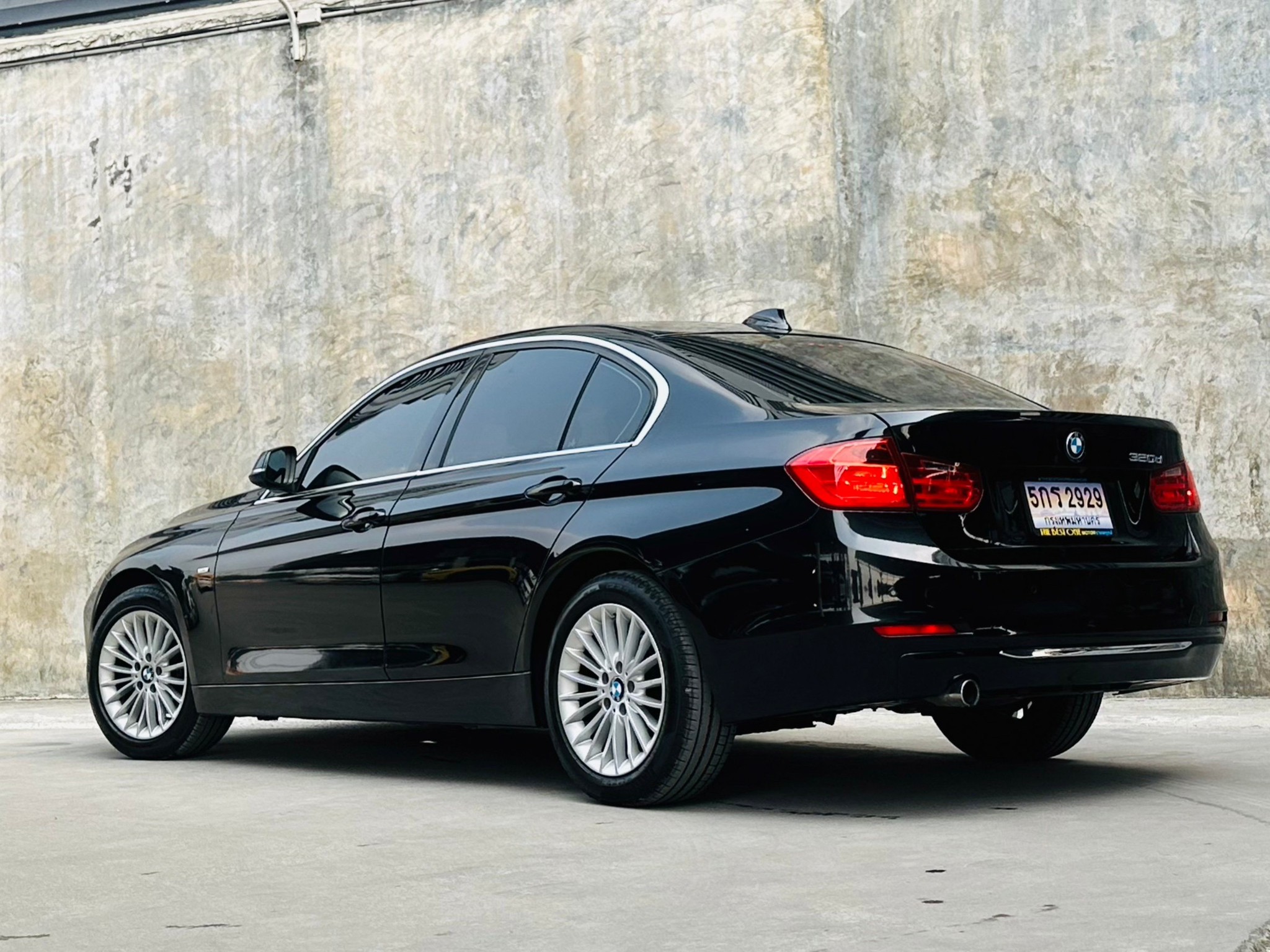 2014 BMW 3 Series F30 320d สีดำ