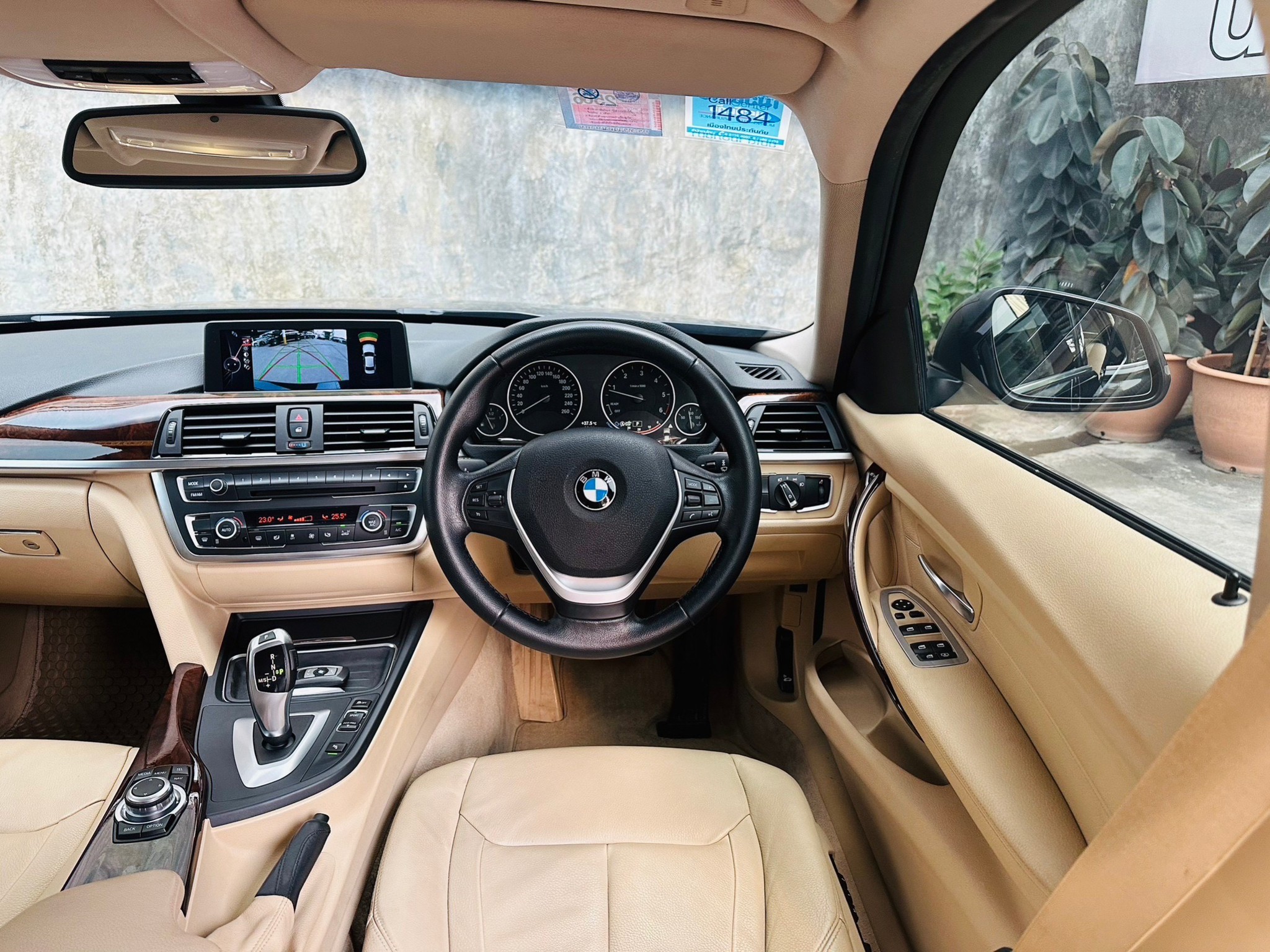 2014 BMW 3 Series F30 320d สีดำ (รูปที่ 2)
