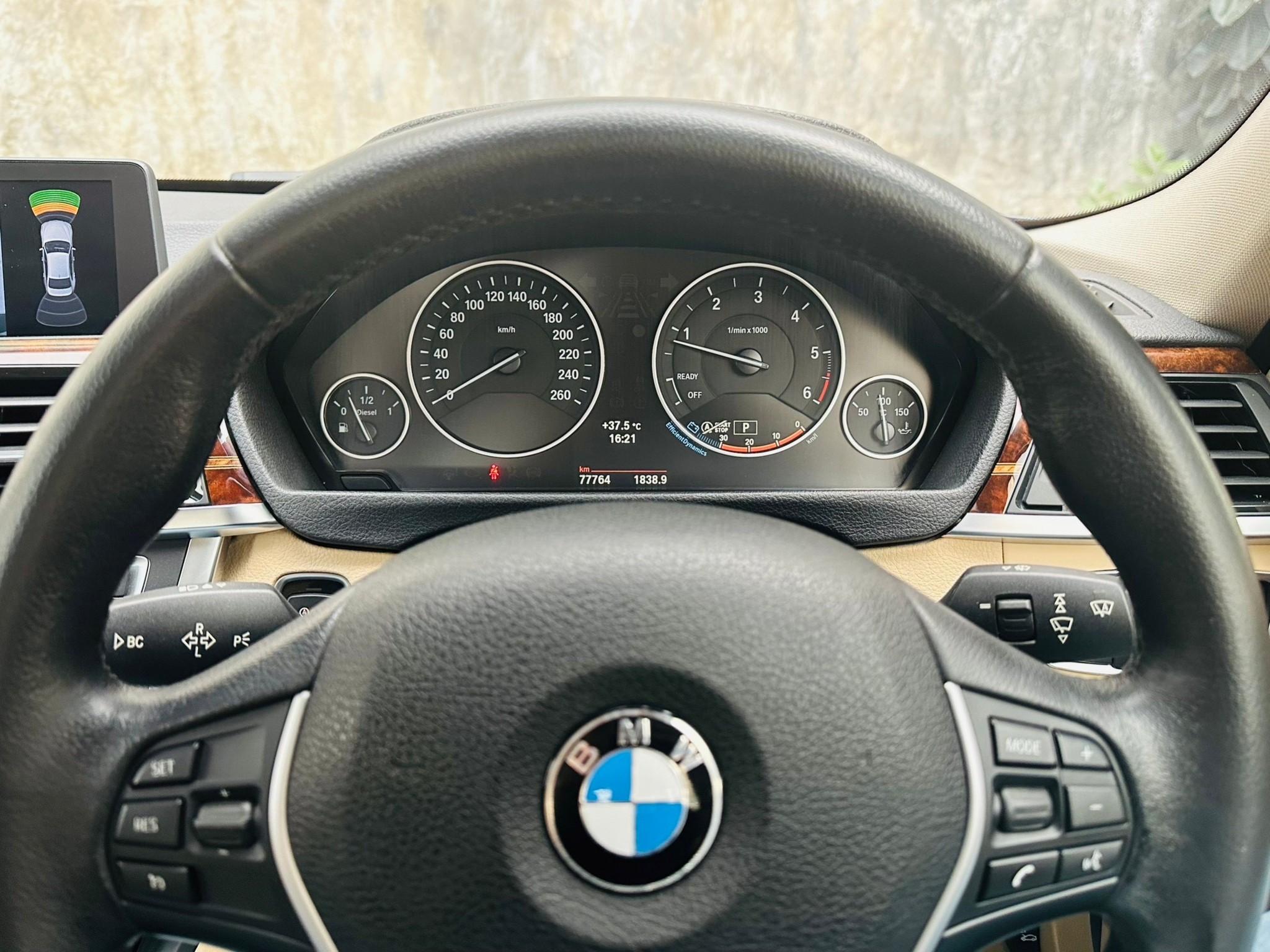 2014 BMW 3 Series F30 320d สีดำ (รูปที่ 4)