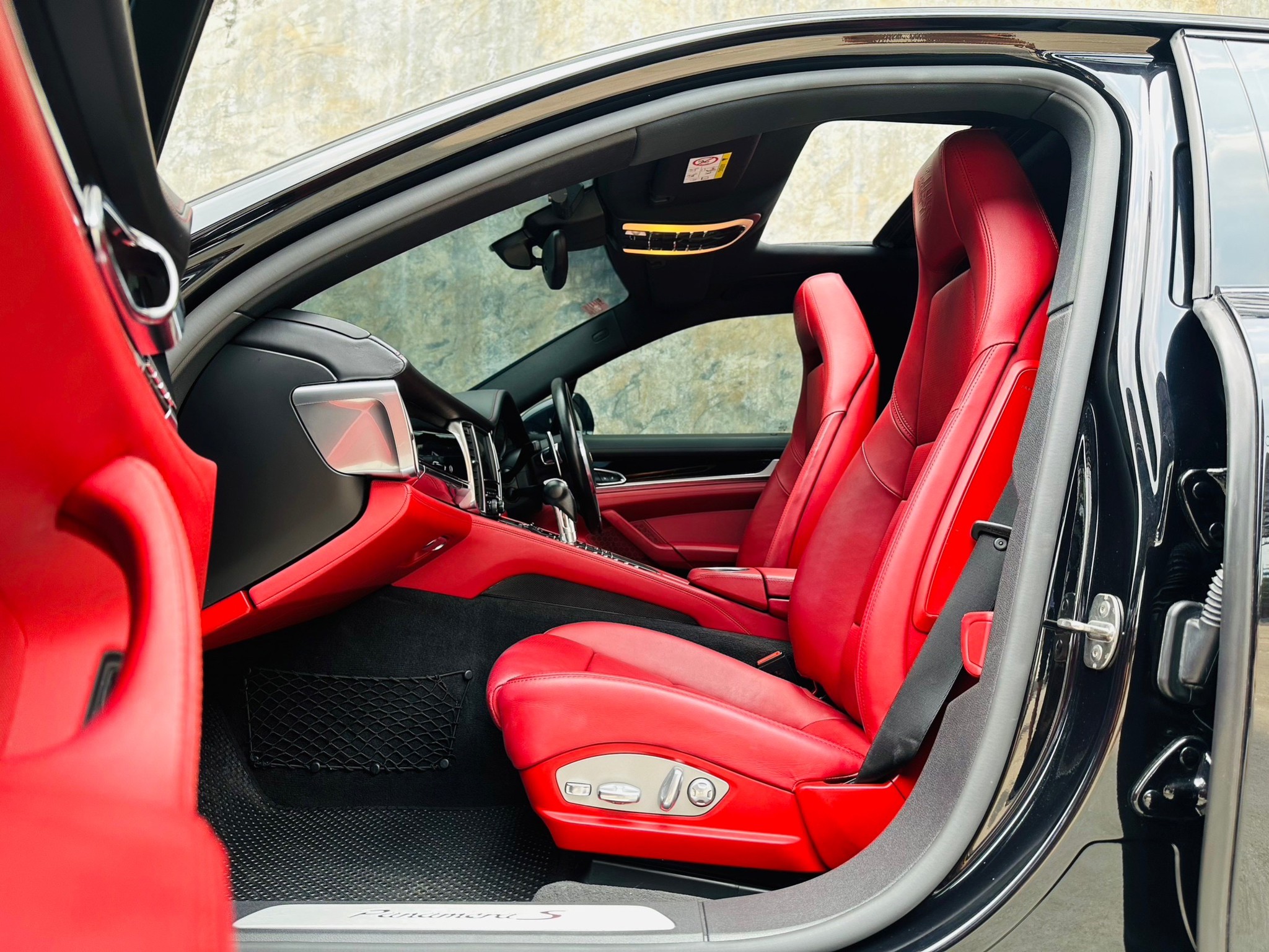2015 Porsche Panamera สีดำ (รูปที่ 4)