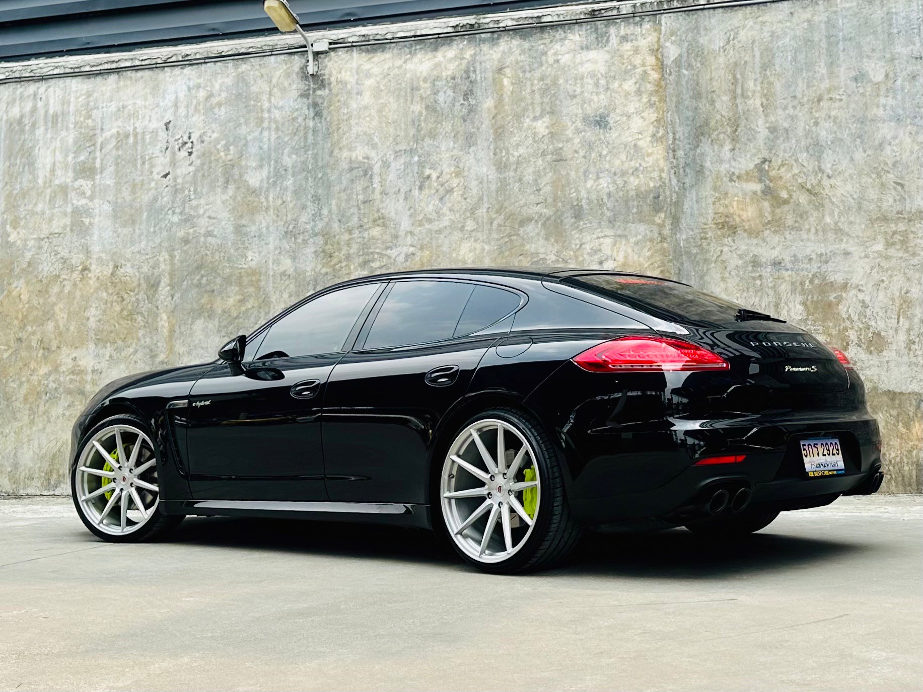 2015 Porsche Panamera สีดำ (รูปที่ 3)