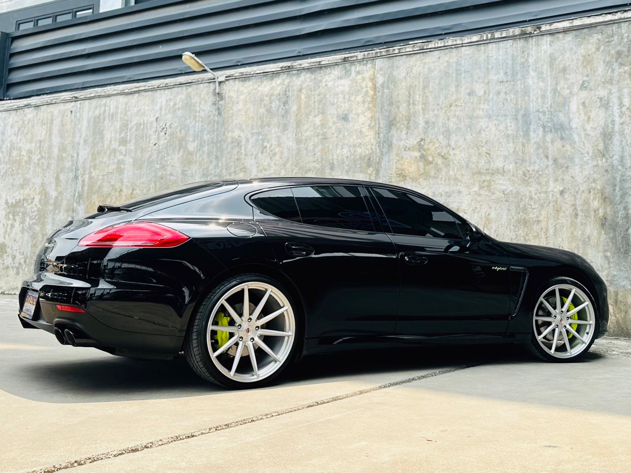 2015 Porsche Panamera สีดำ (รูปที่ 12)