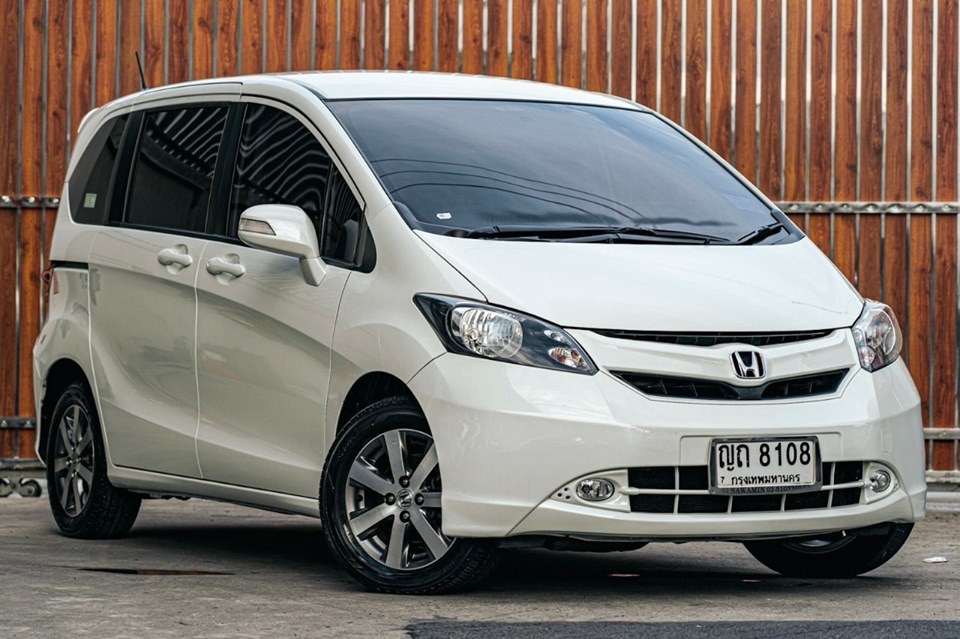 Honda Freed ปี 2011 สีขาว