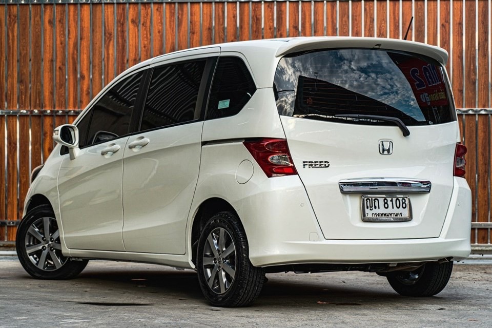 Honda Freed ปี 2011 สีขาว (รูปที่ 2)