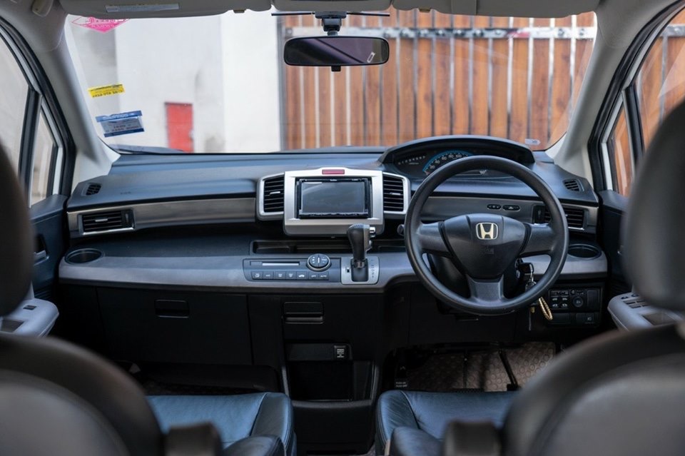 Honda Freed ปี 2011 สีขาว (รูปที่ 10)