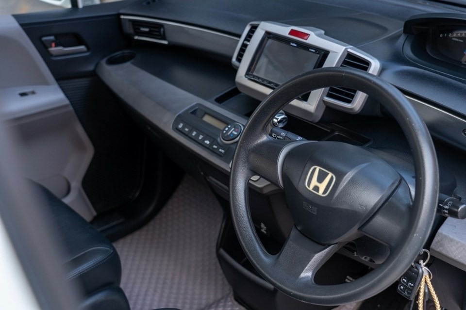 Honda Freed ปี 2011 สีขาว (รูปที่ 9)