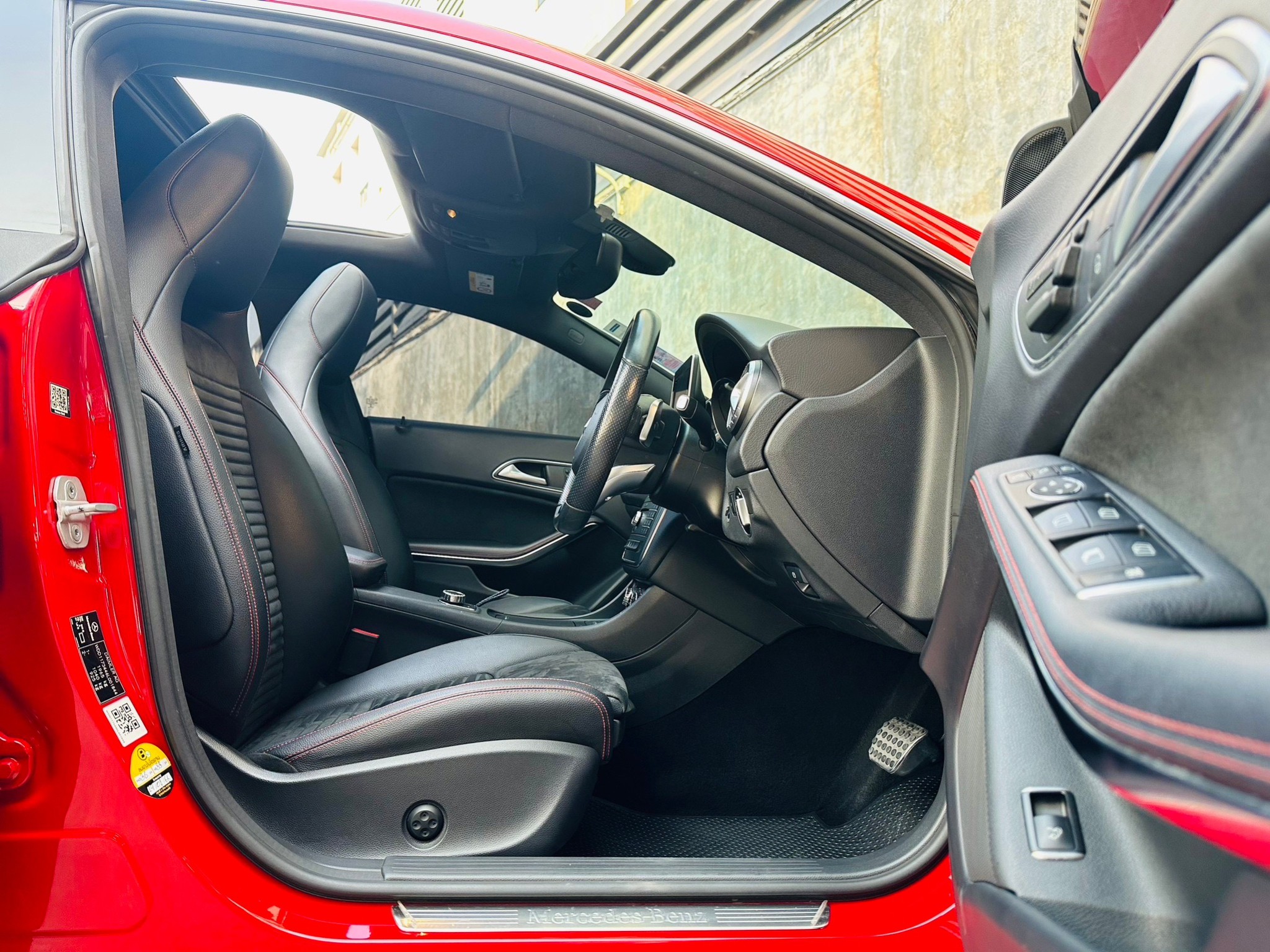 2017 Mercedes-Benz CLA-Class C118 CLA250 สีแดง (รูปที่ 6)