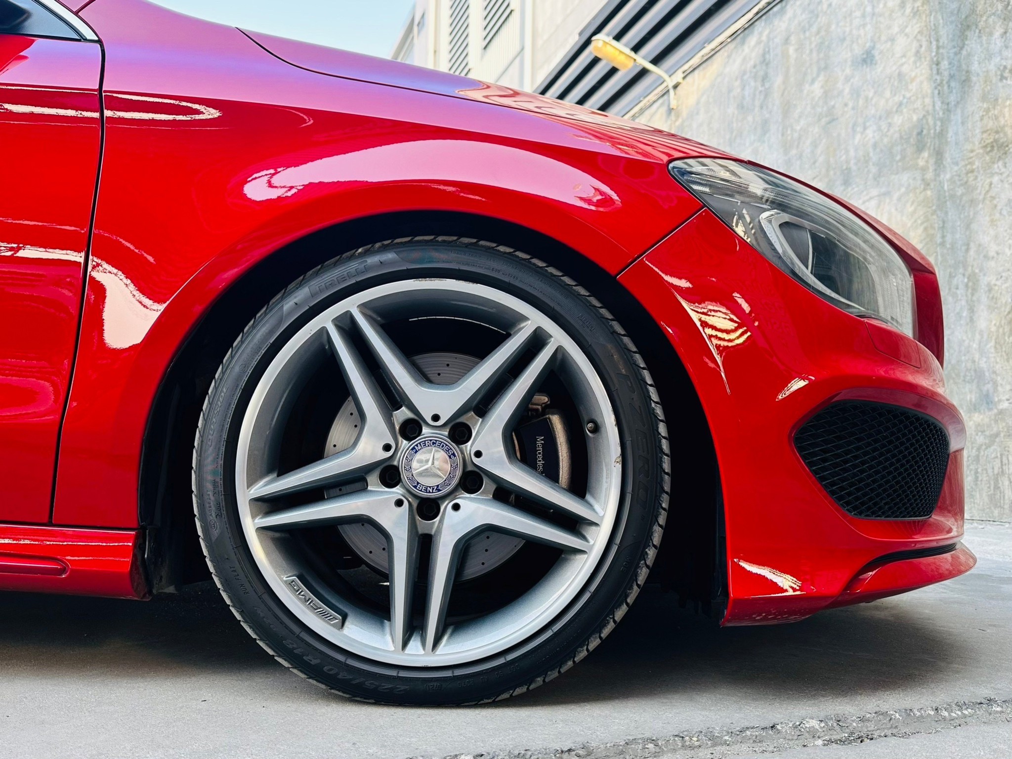 2017 Mercedes-Benz CLA-Class C118 CLA250 สีแดง (รูปที่ 4)