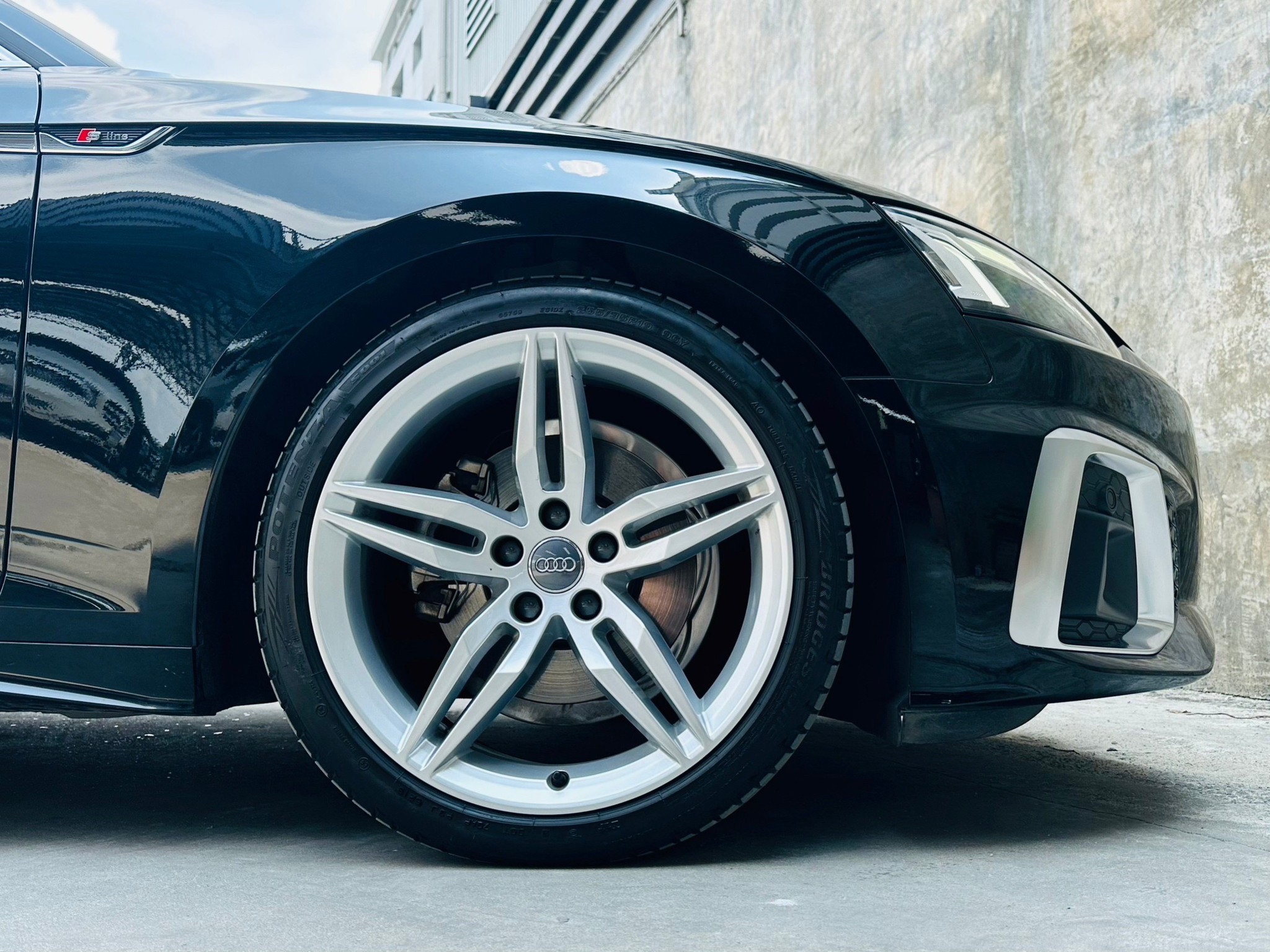2021 Audi A5 Coupe สีแดง (รูปที่ 14)