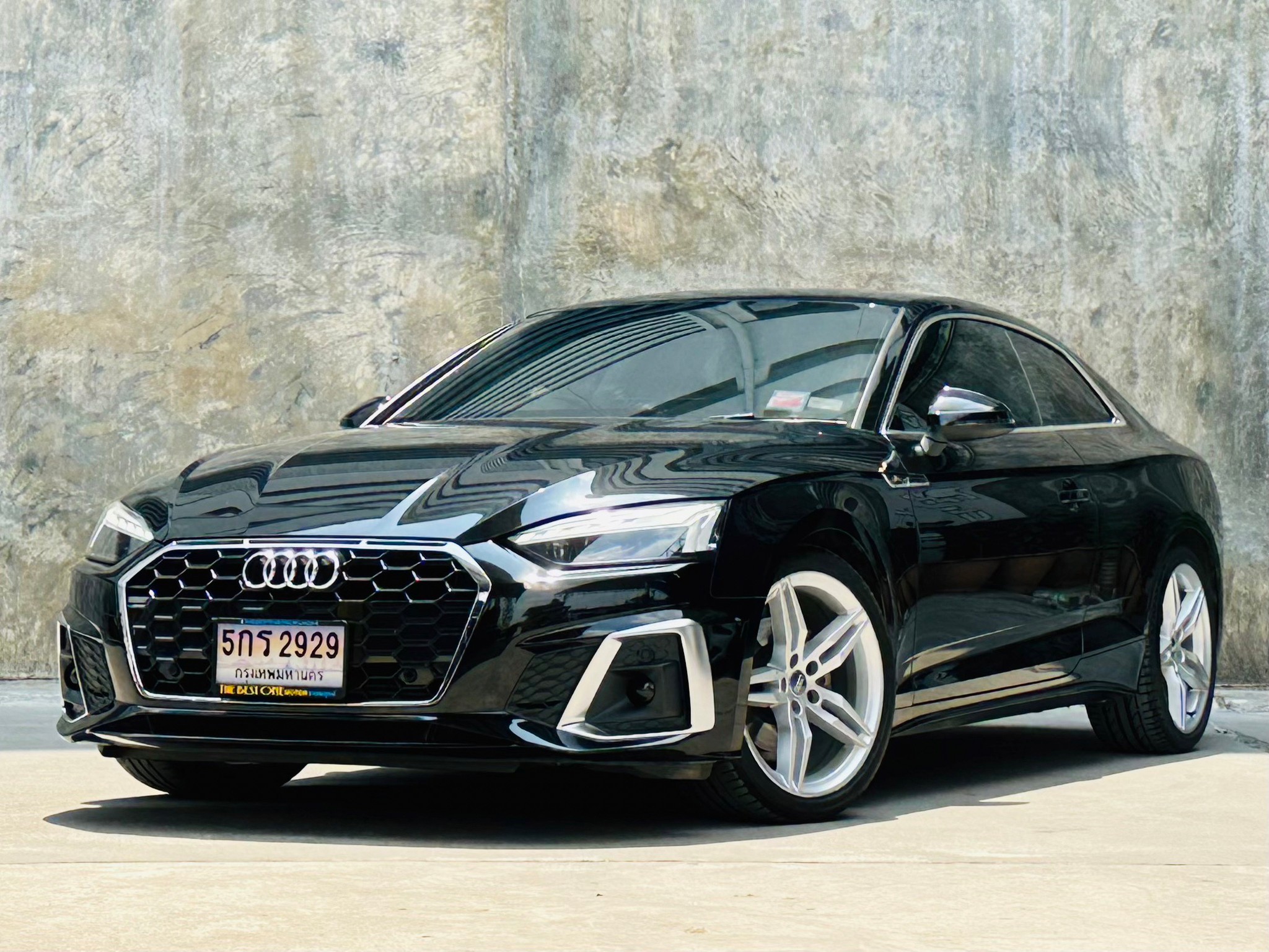 2021 Audi A5 Coupe สีแดง