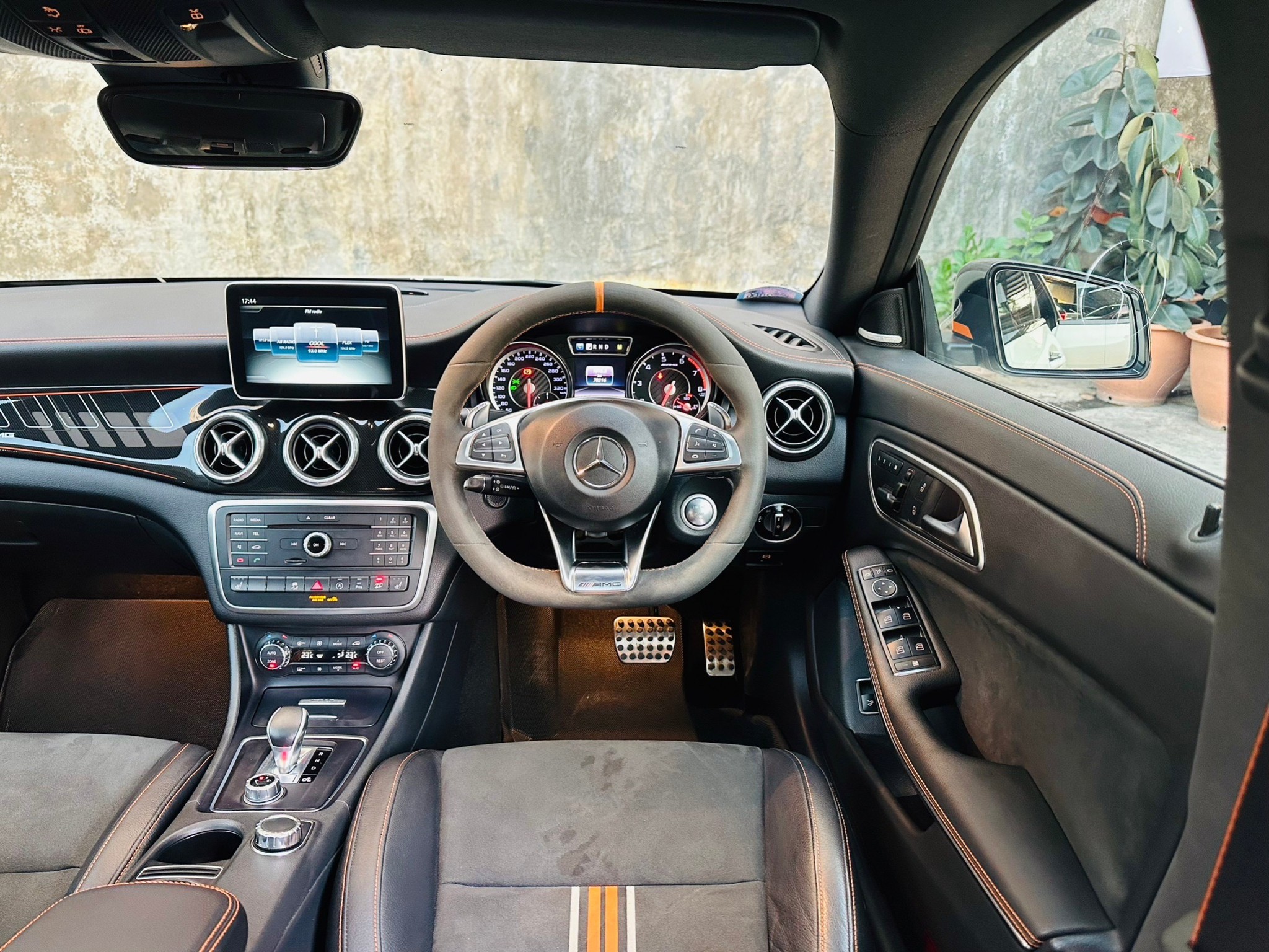 2016 Mercedes-Benz CLA-Class C118 CLA45 สีขาว (รูปที่ 4)