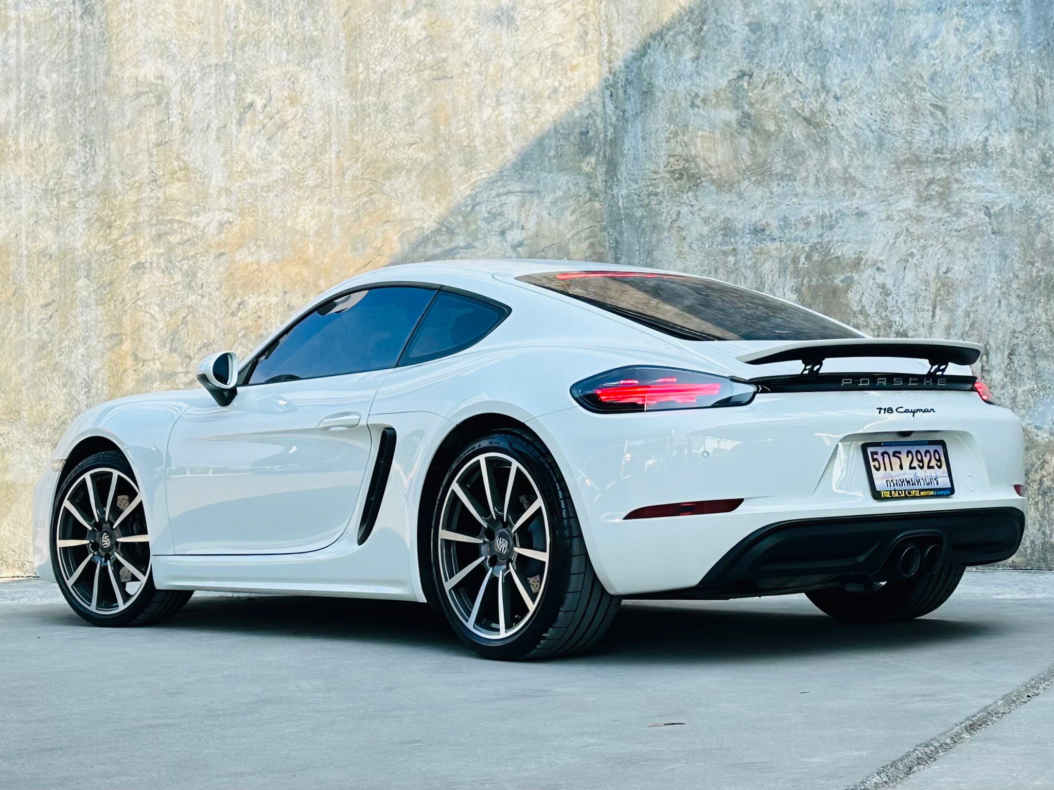 2017 Porsche Cayman 718 สีขาว (รูปที่ 10)