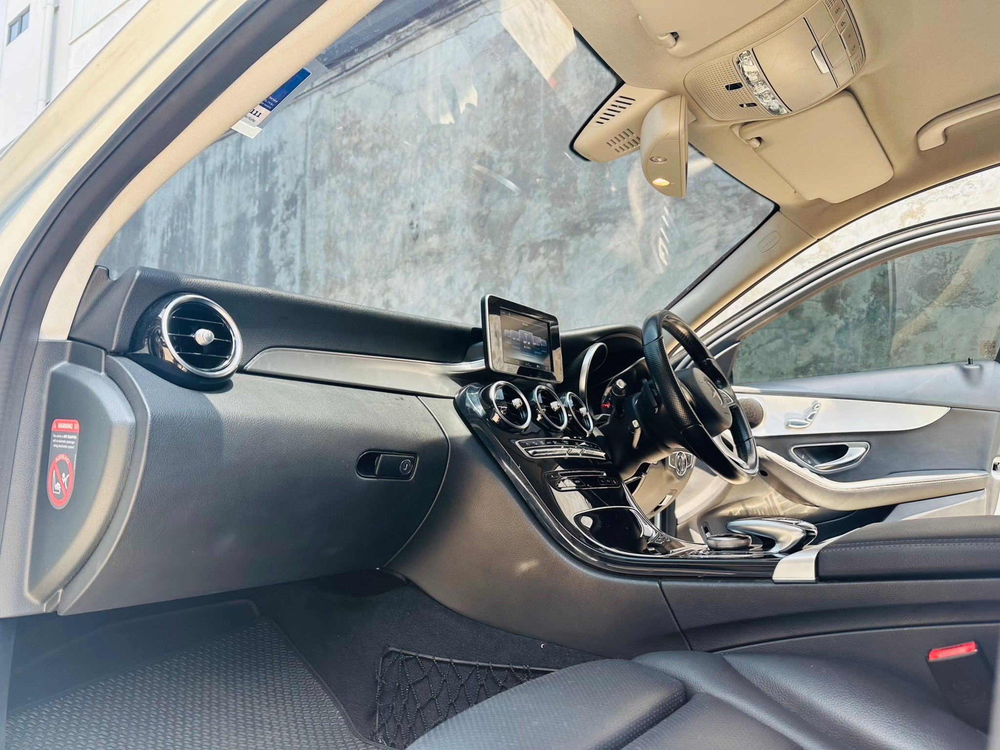 2016 Mercedes-Benz C350e Plug-in Hybrid สีเงิน (รูปที่ 5)