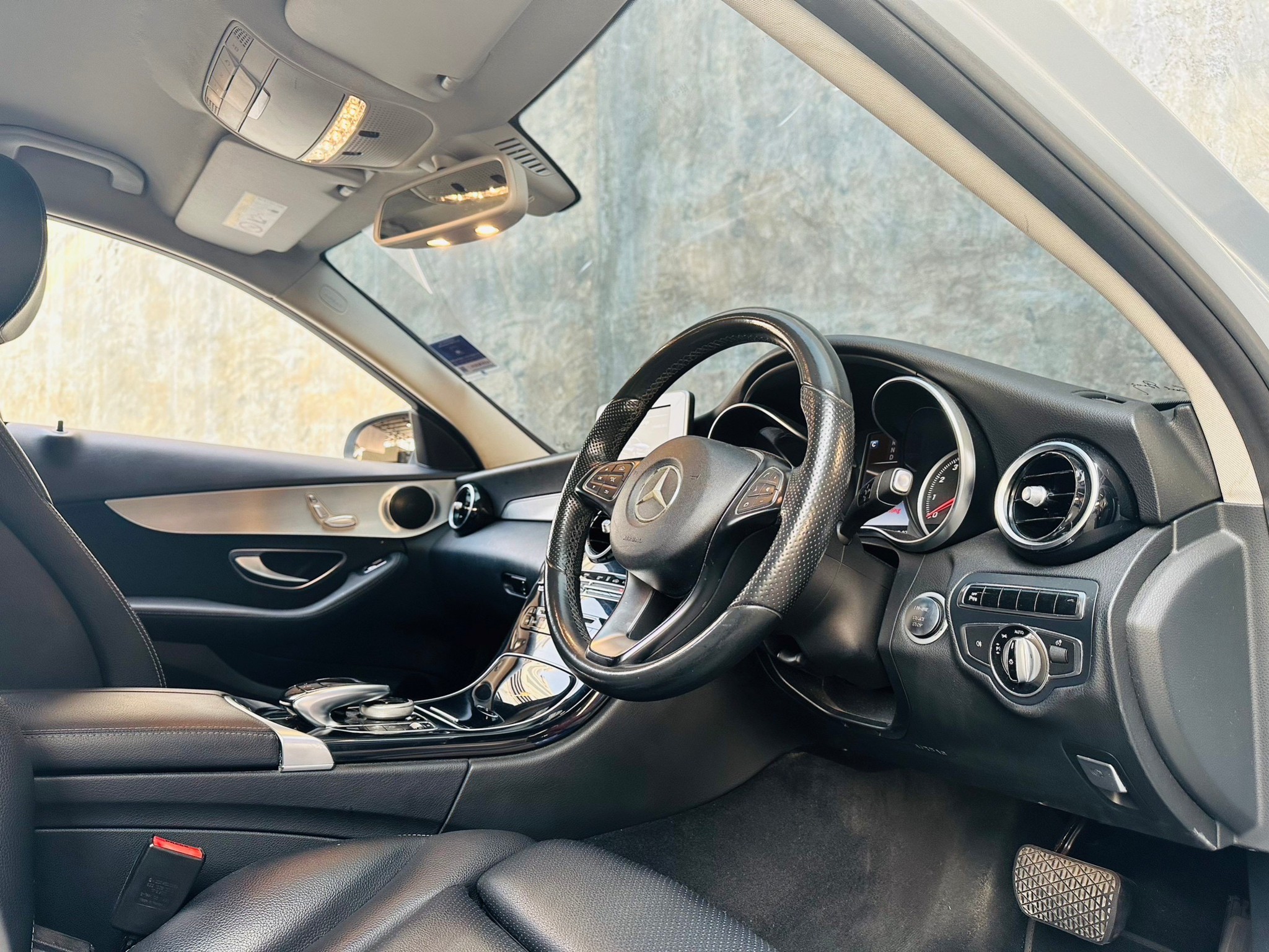 2016 Mercedes-Benz C350e Plug-in Hybrid สีเงิน (รูปที่ 12)