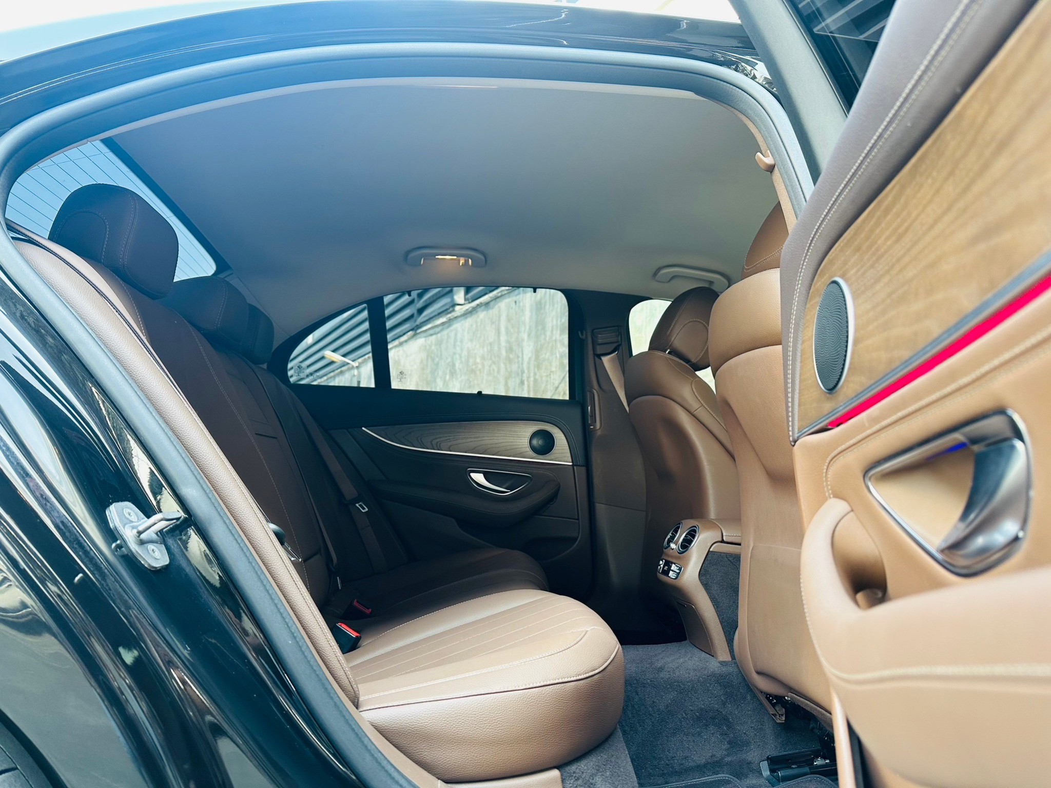 2019 Mercedes-Benz 2.0 EXCLUSIVE PLUG in HYBRID สีดำ (รูปที่ 6)