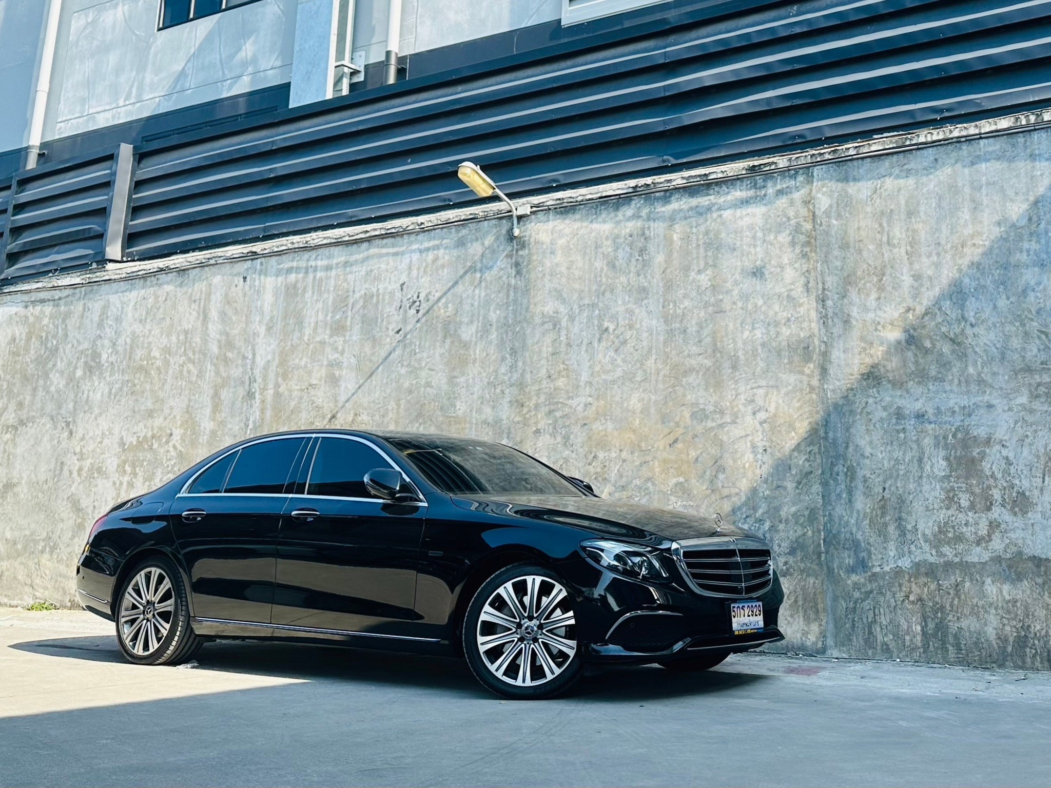 2019 Mercedes-Benz 2.0 EXCLUSIVE PLUG in HYBRID สีดำ (รูปที่ 10)