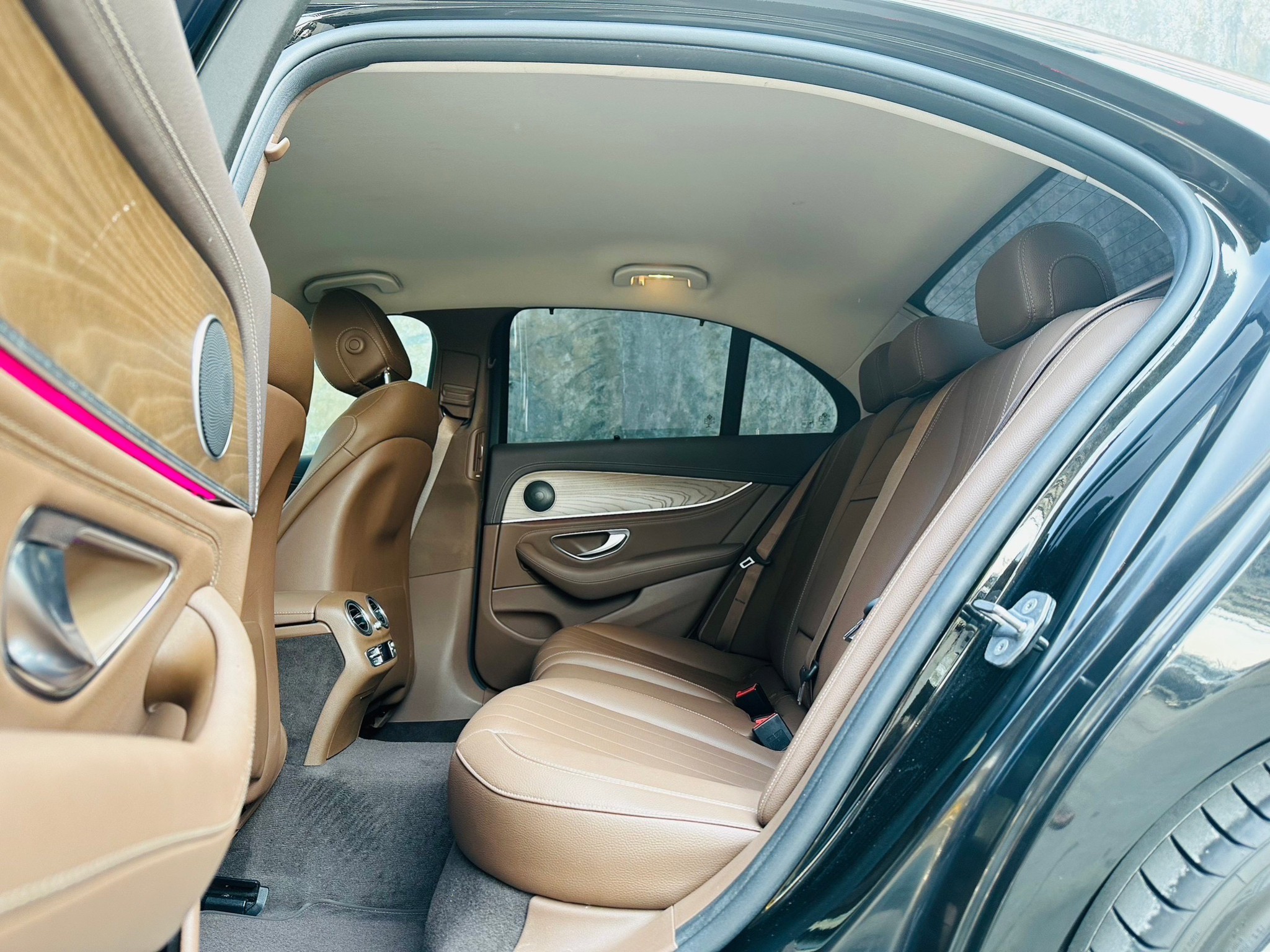 2019 Mercedes-Benz 2.0 EXCLUSIVE PLUG in HYBRID สีดำ (รูปที่ 15)