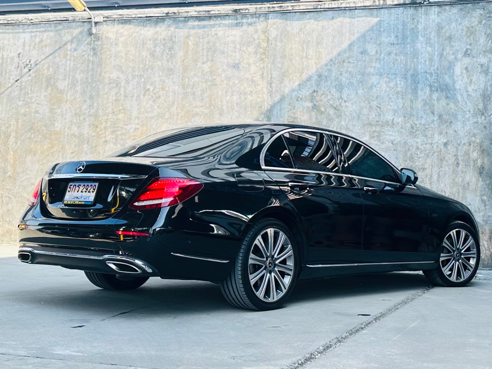 2019 Mercedes-Benz 2.0 EXCLUSIVE PLUG in HYBRID สีดำ (รูปที่ 3)