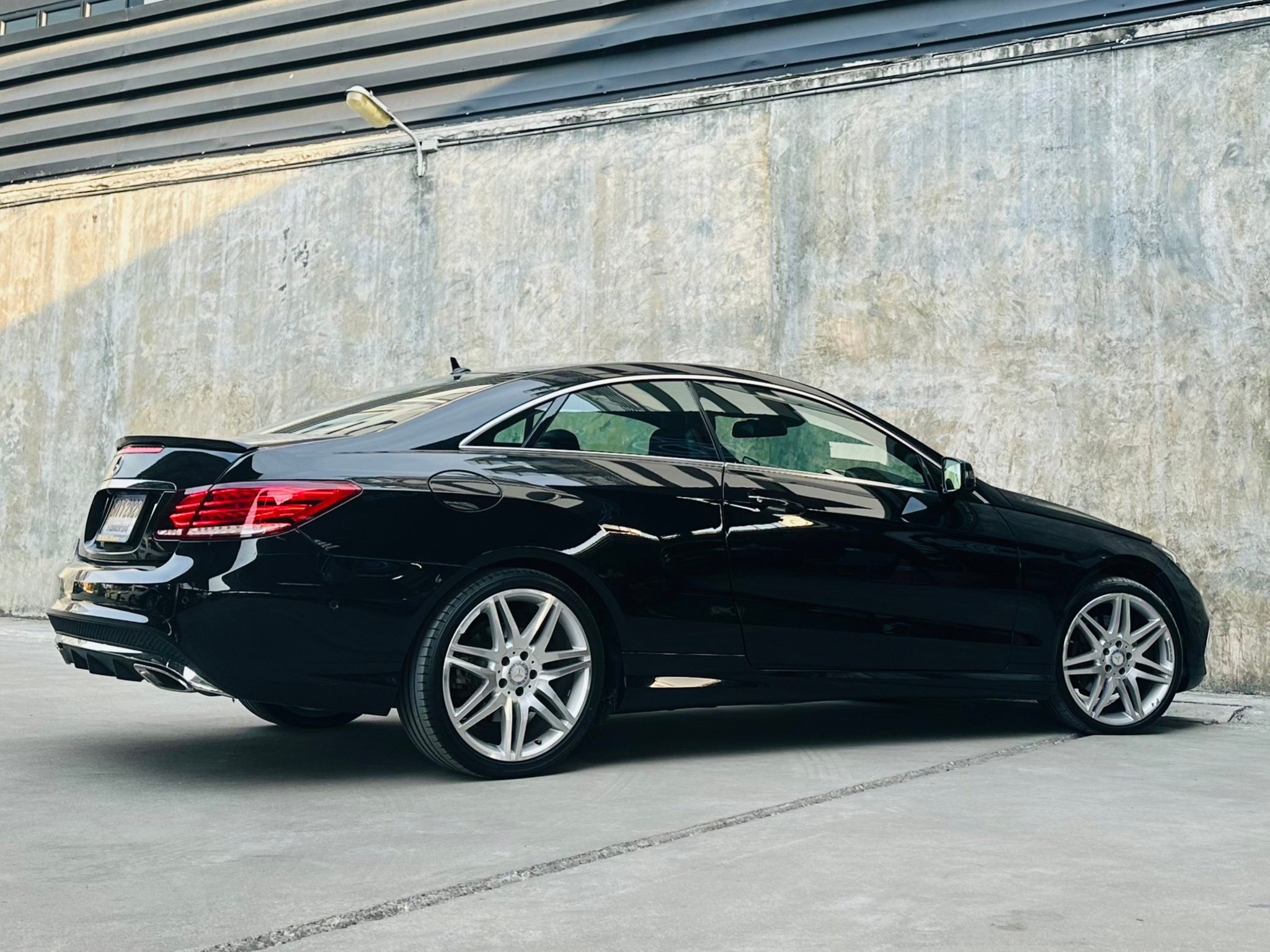 2014 Mercedes-Benz E200 COUPE CG สีดำ (รูปที่ 7)