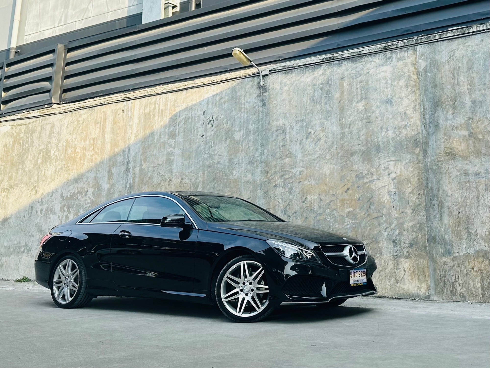 2014 Mercedes-Benz E200 COUPE CG สีดำ (รูปที่ 4)