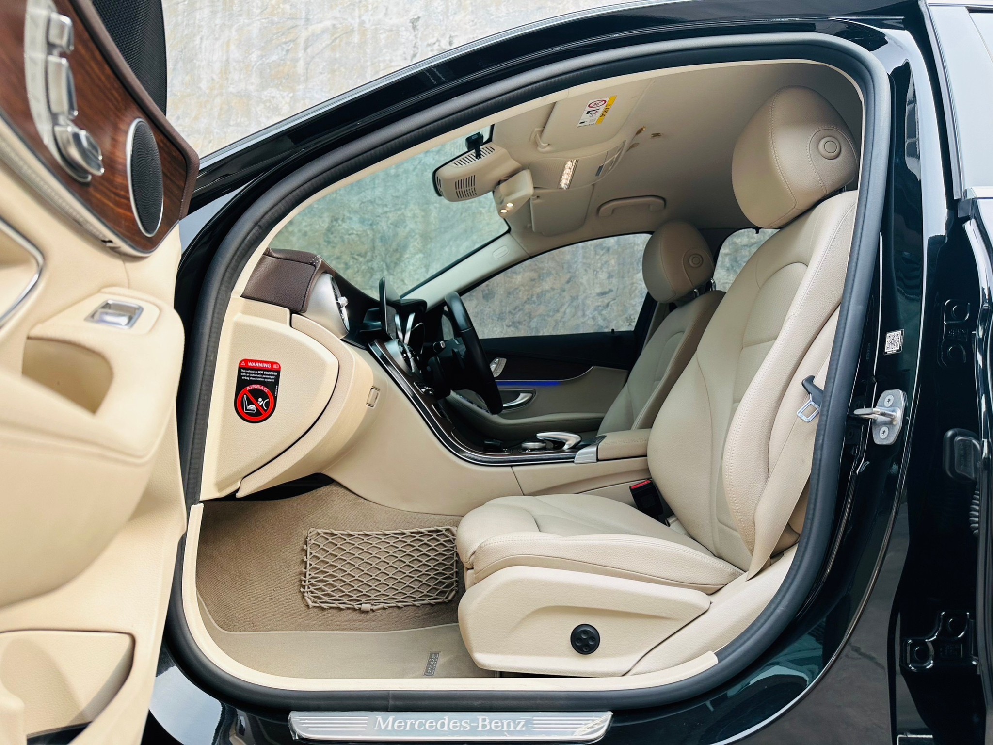 2019 Mercedes-Benz C 220d Exclusive Facelift สีดำ (รูปที่ 12)