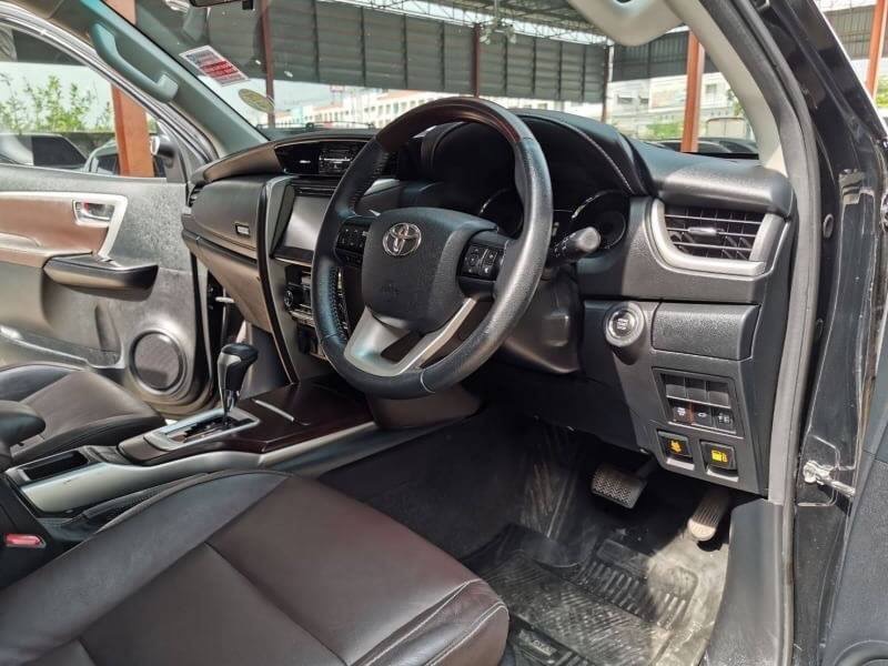 Toyota Fortuner GEN 2 ปี 2017 สีดำ (รูปที่ 5)