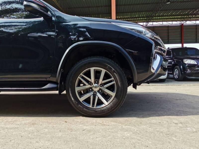 Toyota Fortuner GEN 2 ปี 2017 สีดำ (รูปที่ 4)