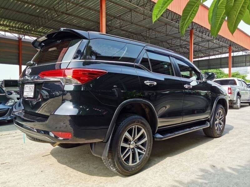 Toyota Fortuner GEN 2 ปี 2017 สีดำ (รูปที่ 2)