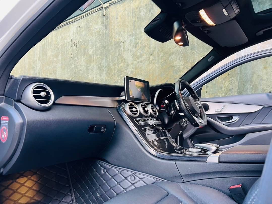 2015 Mercedes-Benz C300 BLUETEC HYBRID AMG Dynamic สีเงิน (รูปที่ 13)
