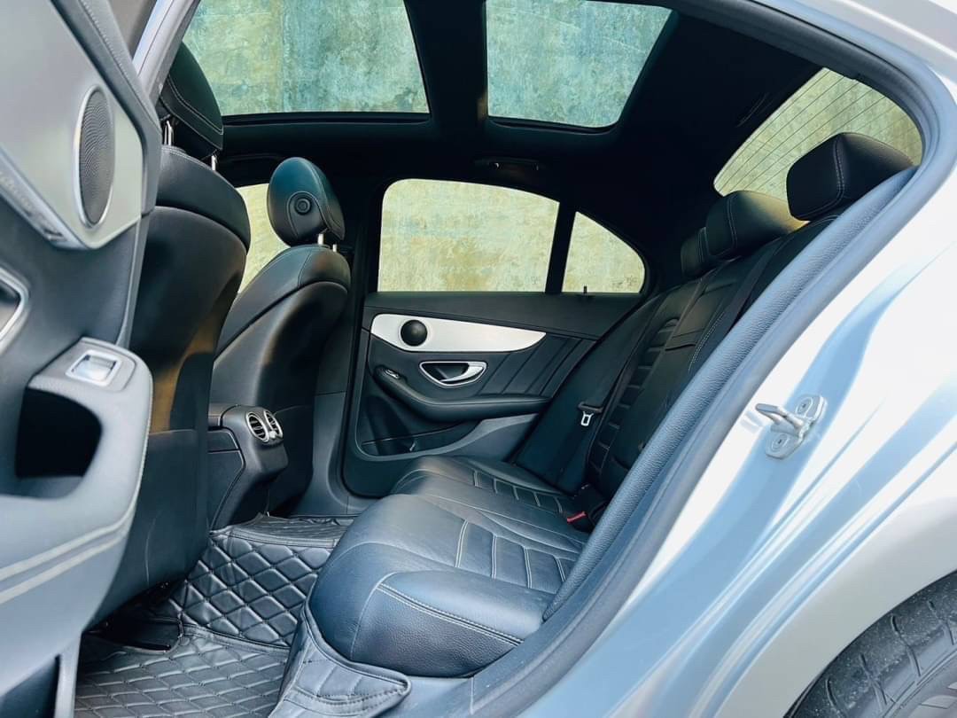 2015 Mercedes-Benz C300 BLUETEC HYBRID AMG Dynamic สีเงิน (รูปที่ 14)