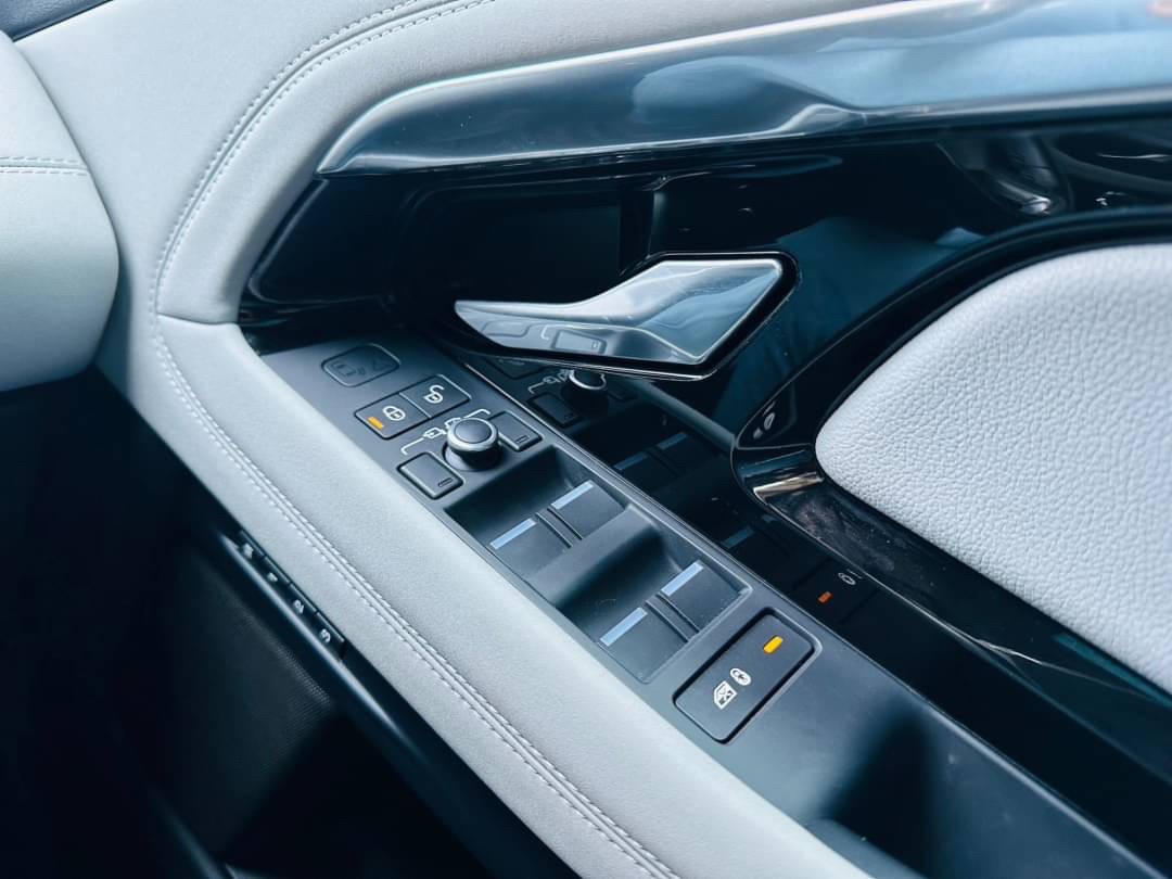 2019 Land Rover RANGE ROVER EVOQUE DIESEL 2.0 SE-R DYNAMIC สีเทา (รูปที่ 8)
