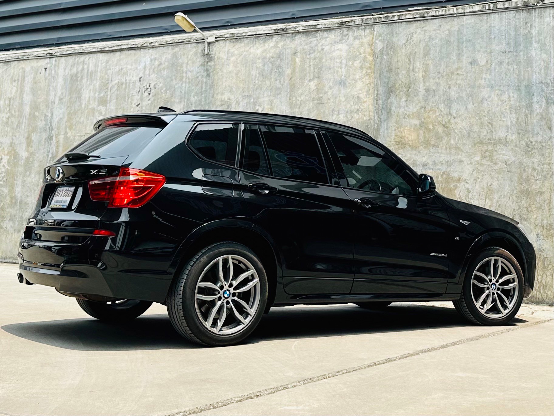 2017 BMW X3 XDRIVE20D M-SPORT สีดำ (รูปที่ 3)