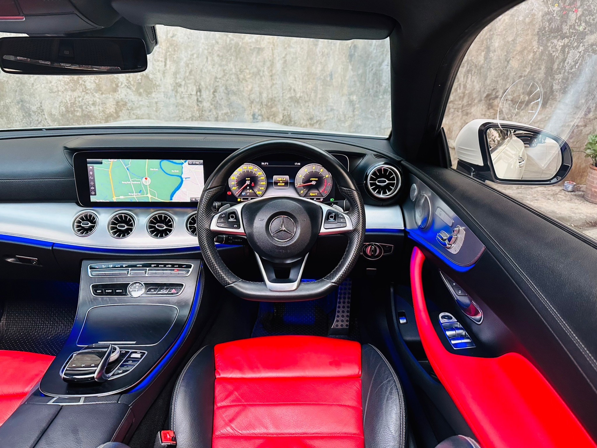 2018 Mercedes-Benz E-Class W213 E300 สีขาว (รูปที่ 11)