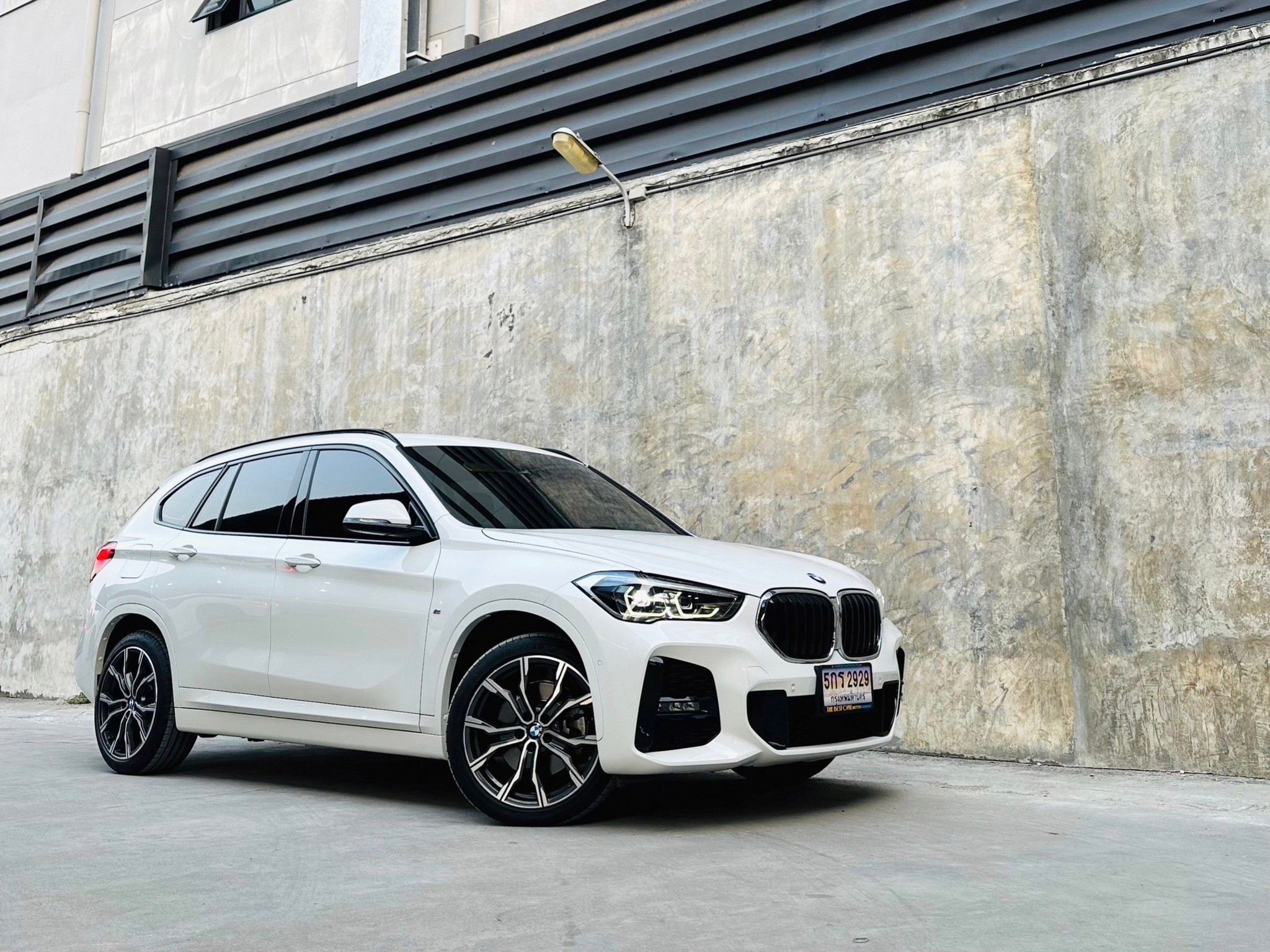2021 BMW X1 F48 สีขาว (รูปที่ 6)