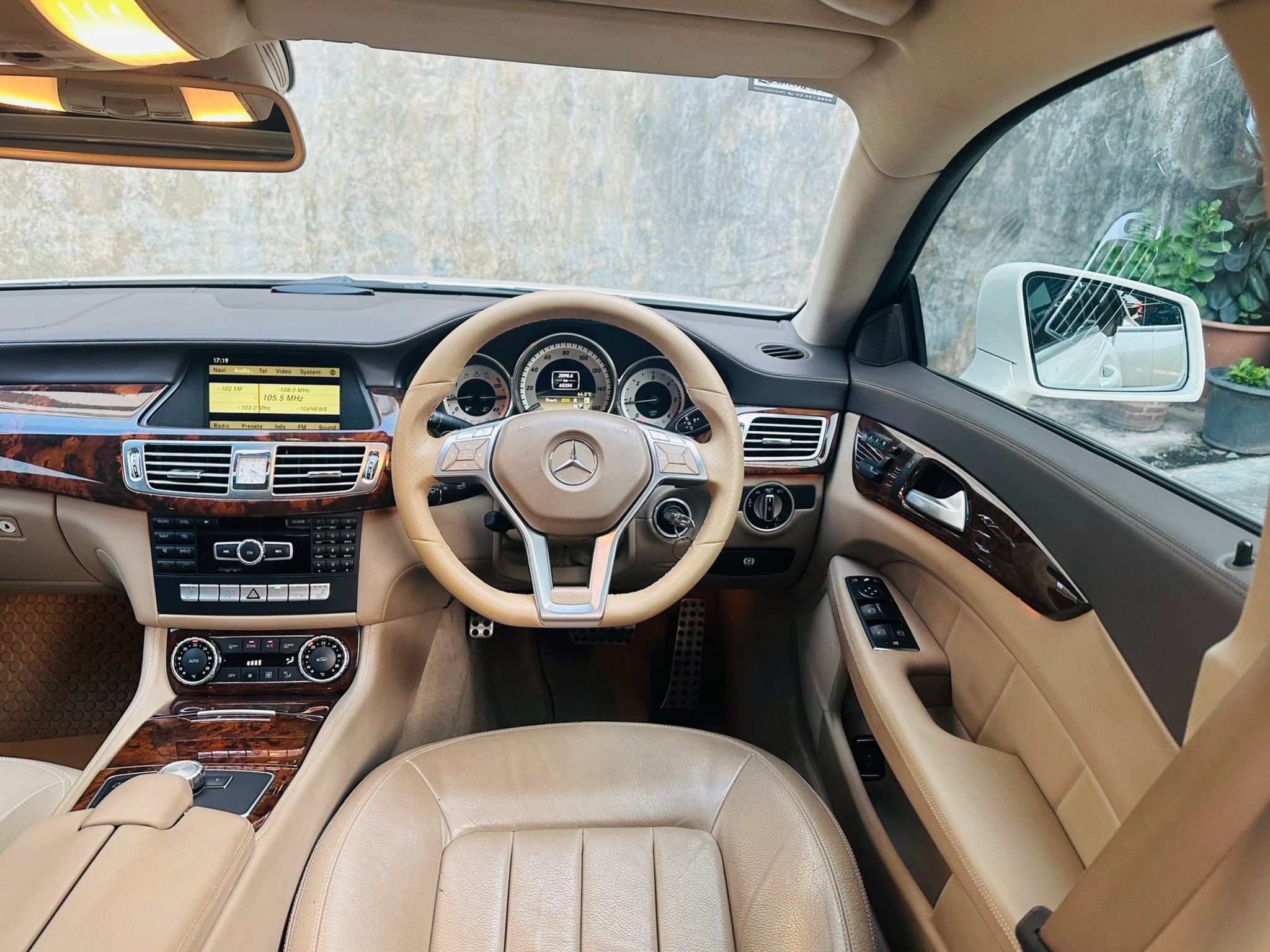 2013 Mercedes-Benz CLS-Class W218 CLS250 สีขาว (รูปที่ 2)