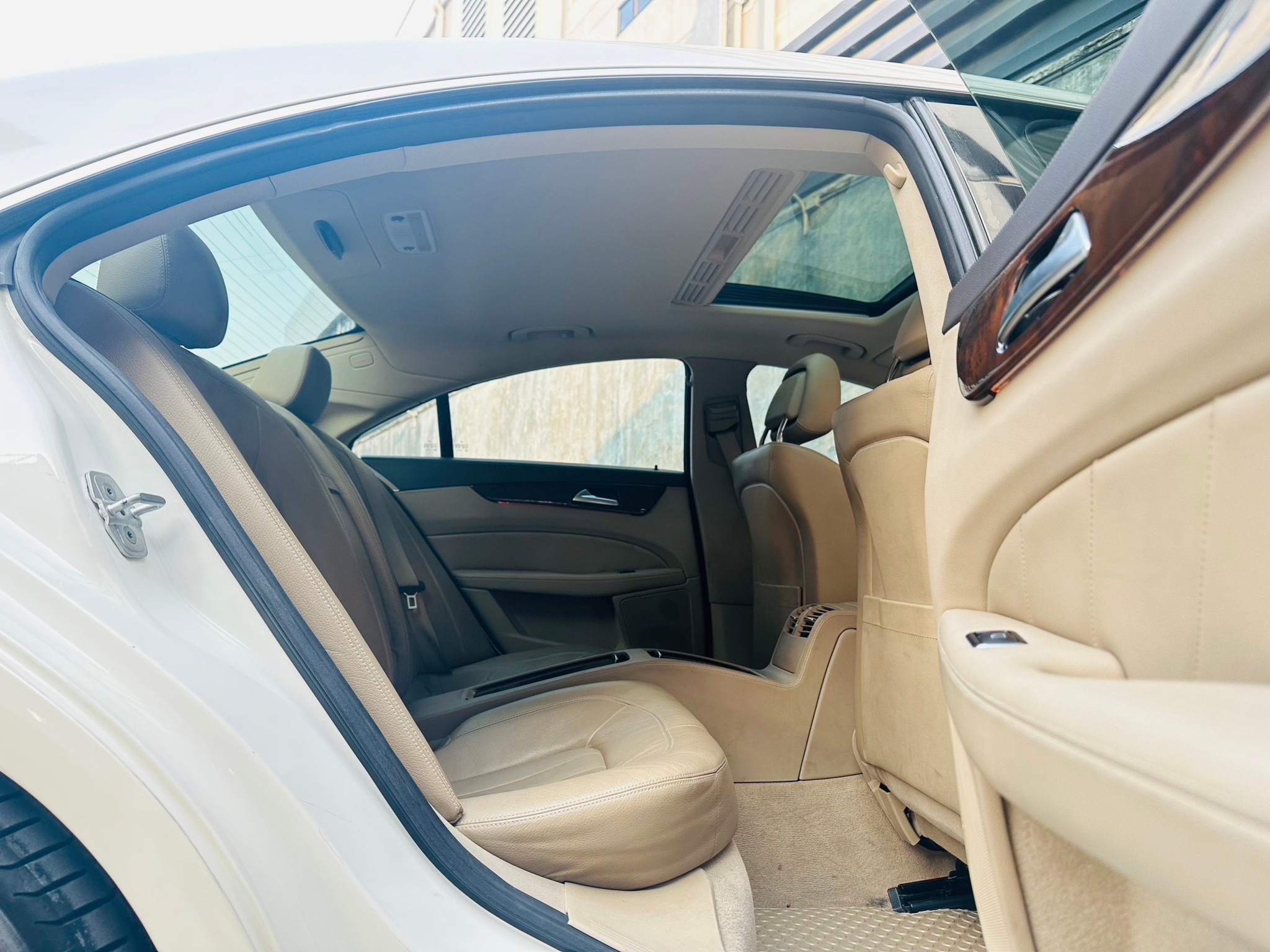 2013 Mercedes-Benz CLS-Class W218 CLS250 สีขาว (รูปที่ 13)