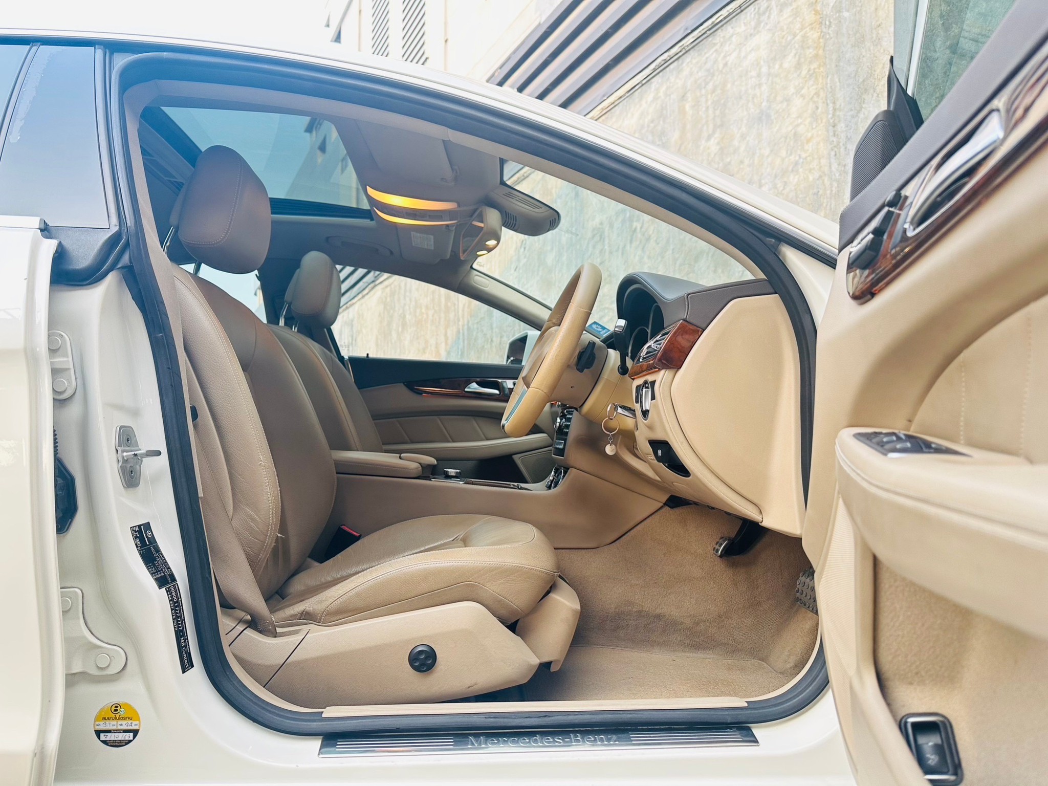 2013 Mercedes-Benz CLS-Class W218 CLS250 สีขาว (รูปที่ 11)