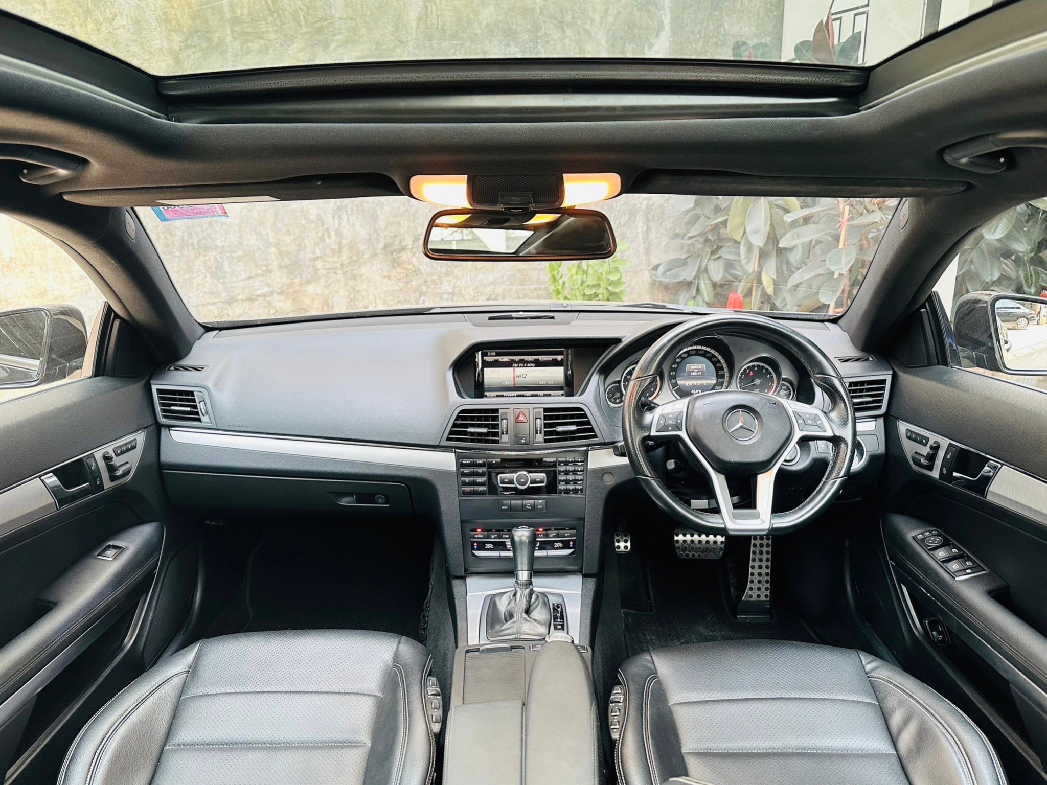 2013 Mercedes-Benz E-Class W212 E250 สีดำ (รูปที่ 5)