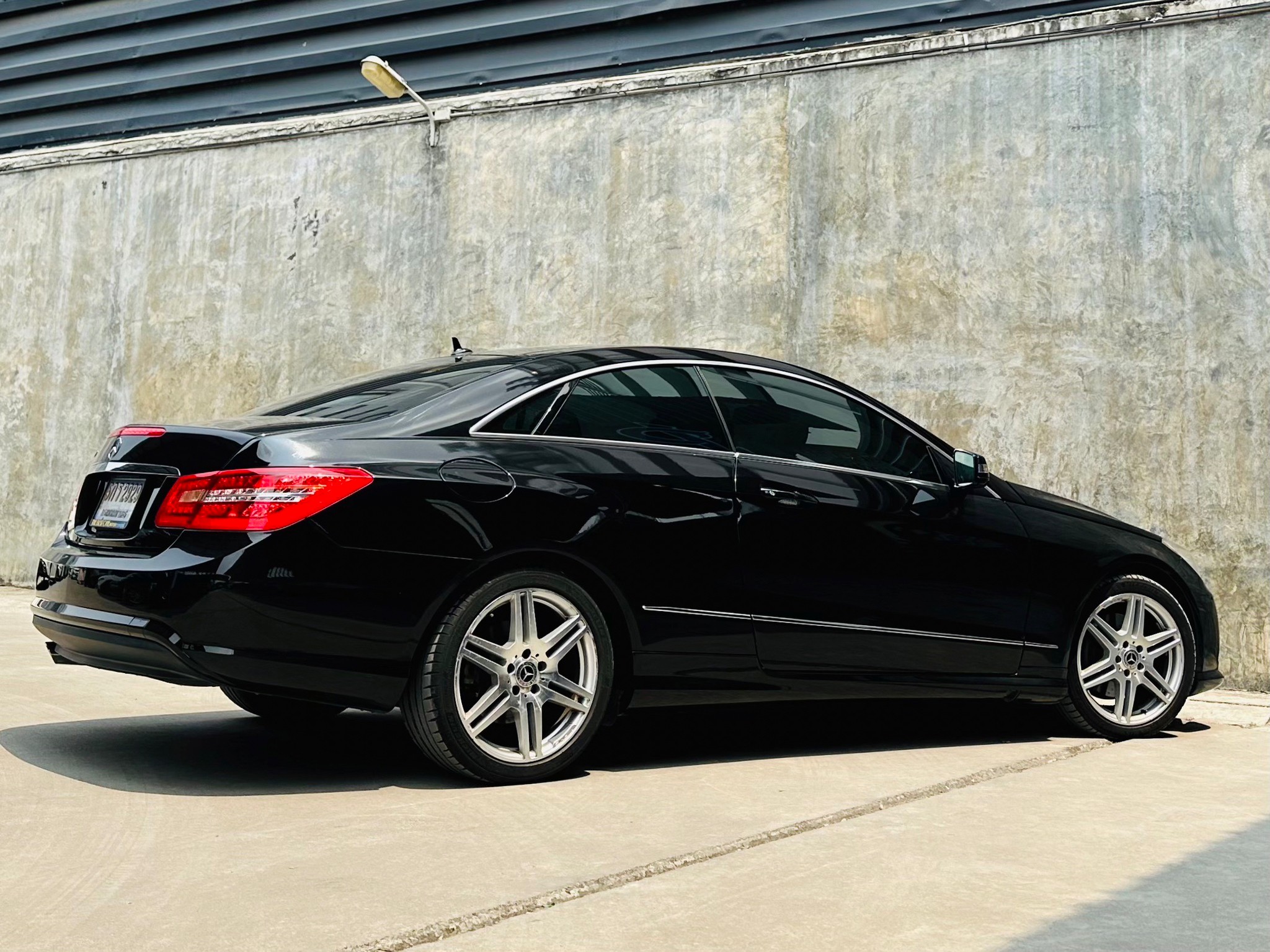 2013 Mercedes-Benz E-Class W212 E250 สีดำ (รูปที่ 11)