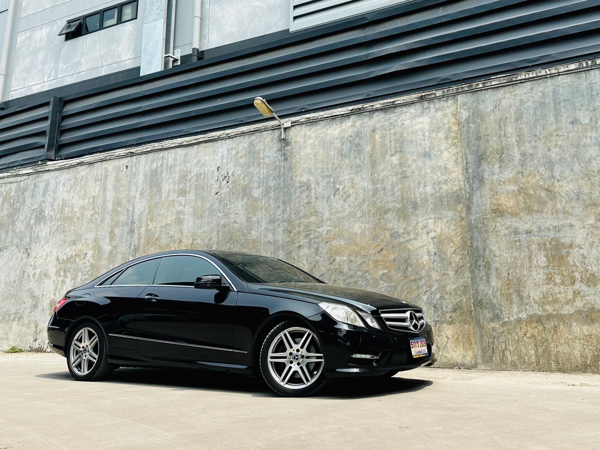 2013 Mercedes-Benz E-Class W212 E250 สีดำ (รูปที่ 7)