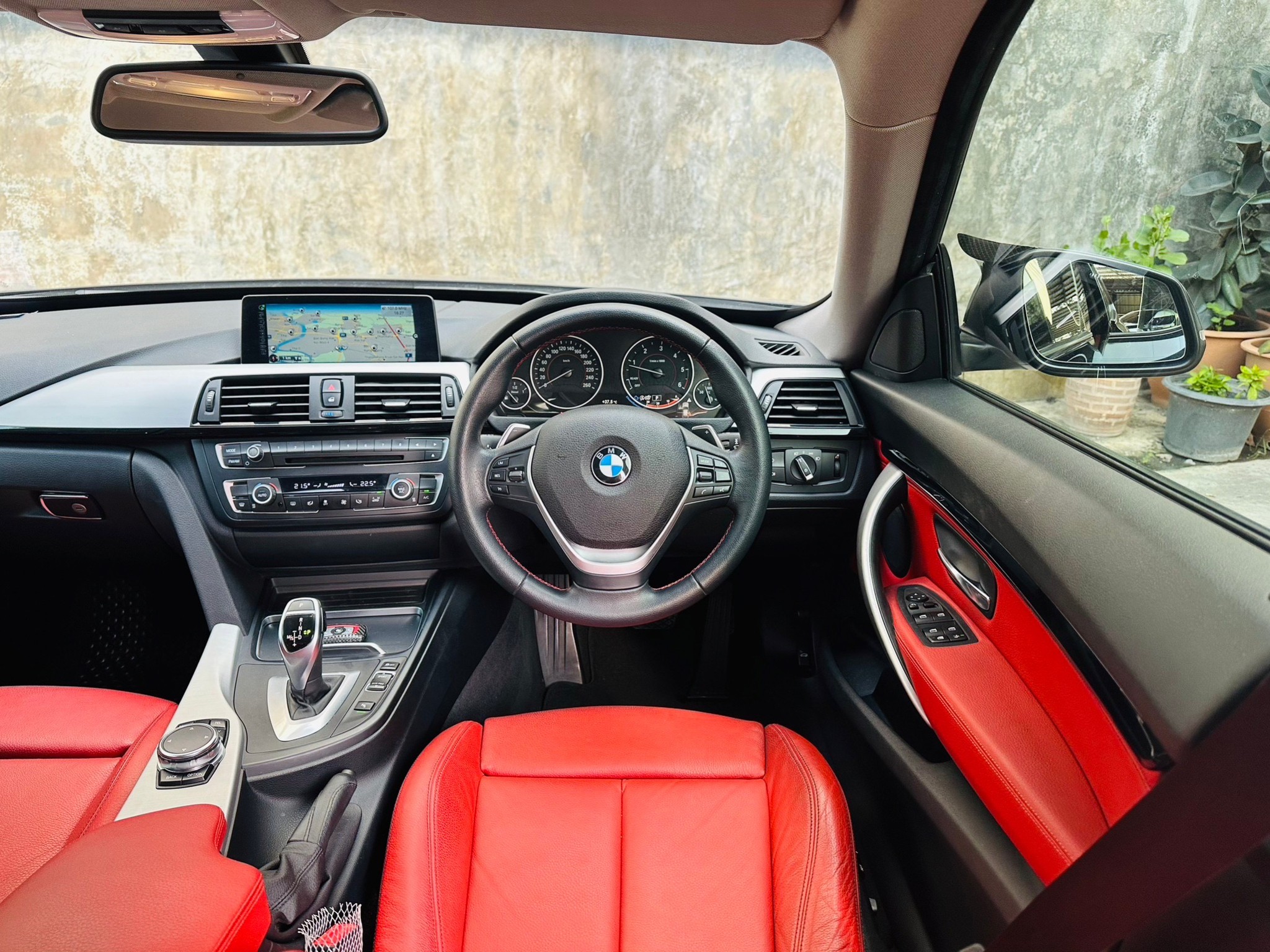 2016 BMW 3 Series G20 320d สีดำ (รูปที่ 10)