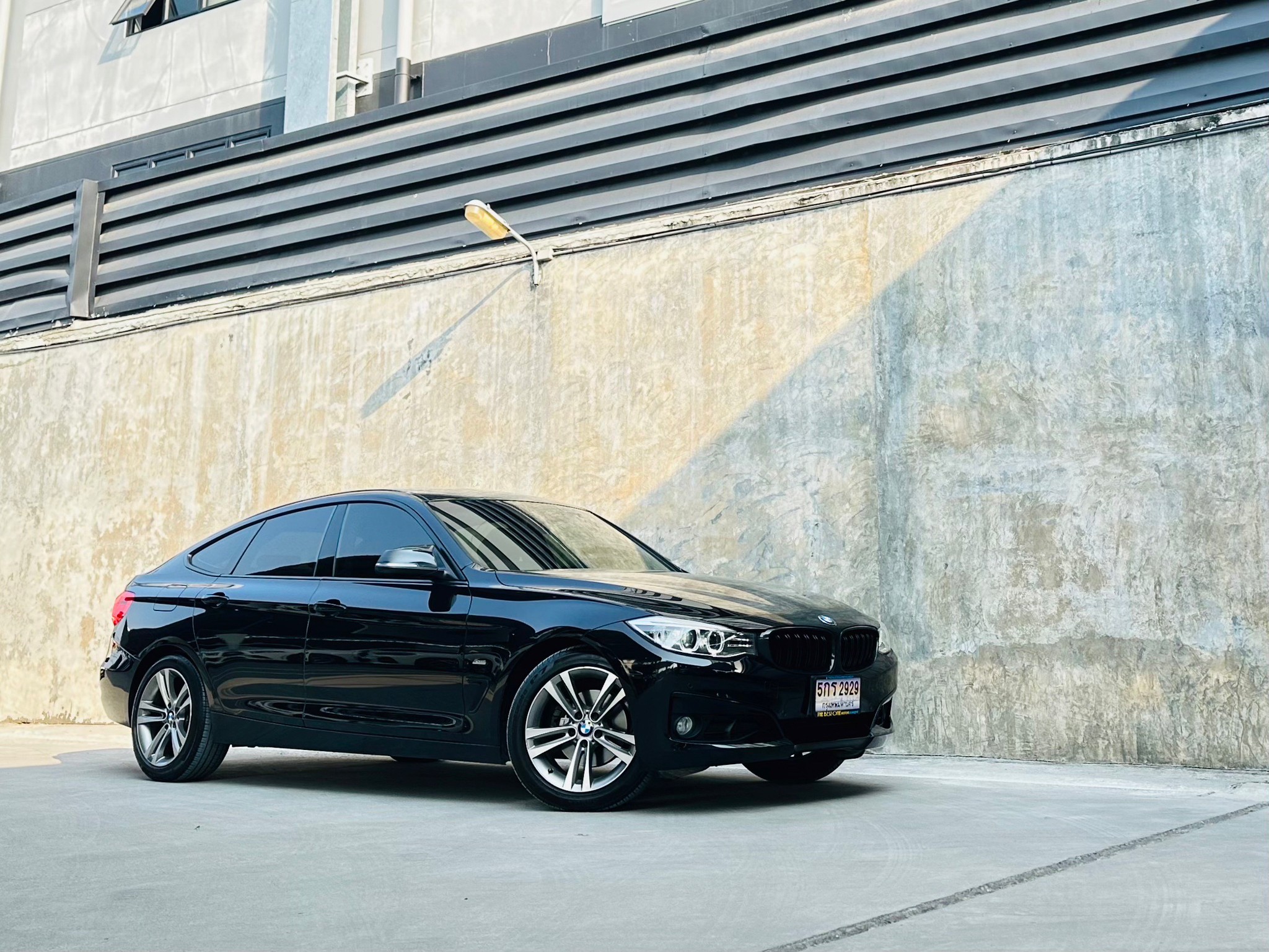 2016 BMW 3 Series G20 320d สีดำ (รูปที่ 4)