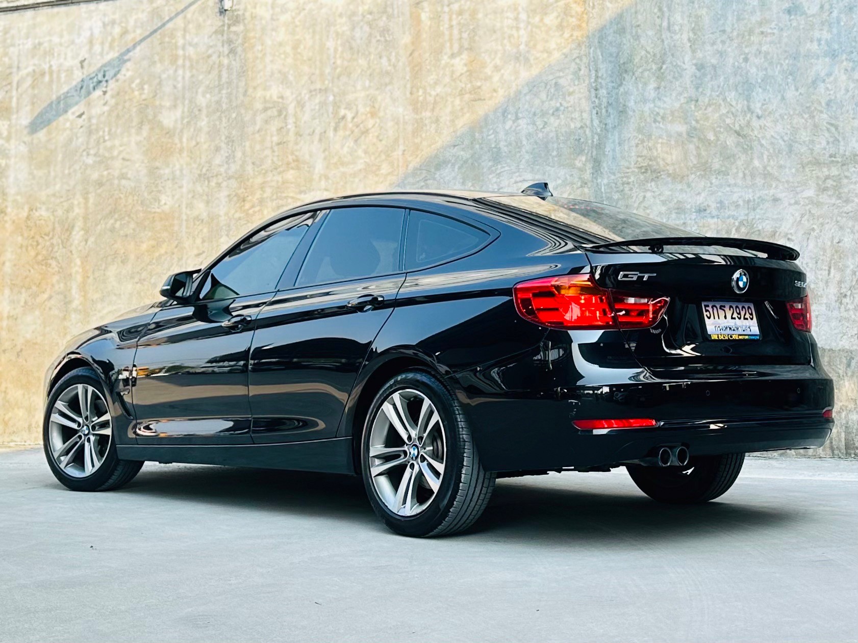 2016 BMW 3 Series G20 320d สีดำ (รูปที่ 15)
