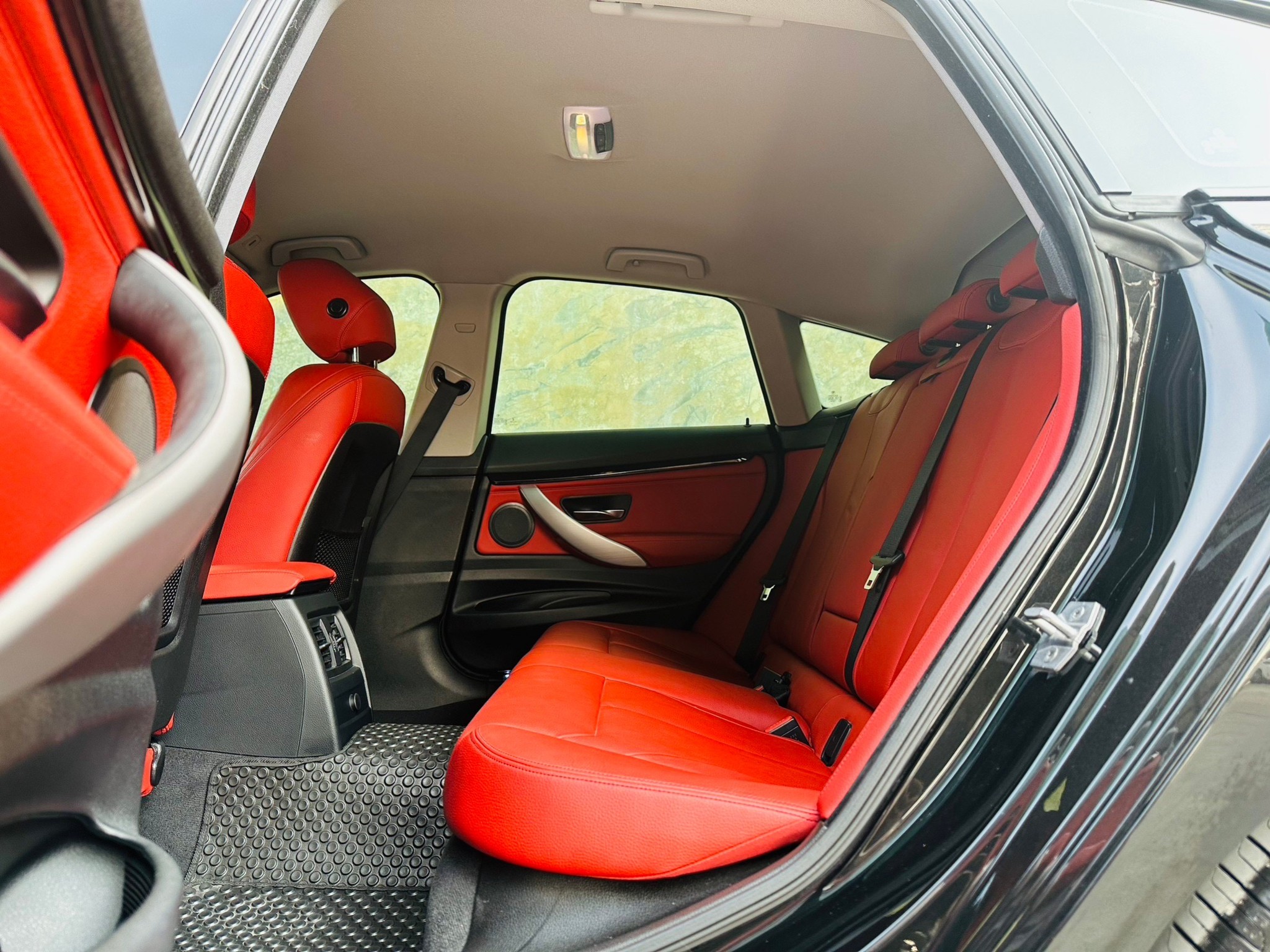 2016 BMW 3 Series G20 320d สีดำ (รูปที่ 5)