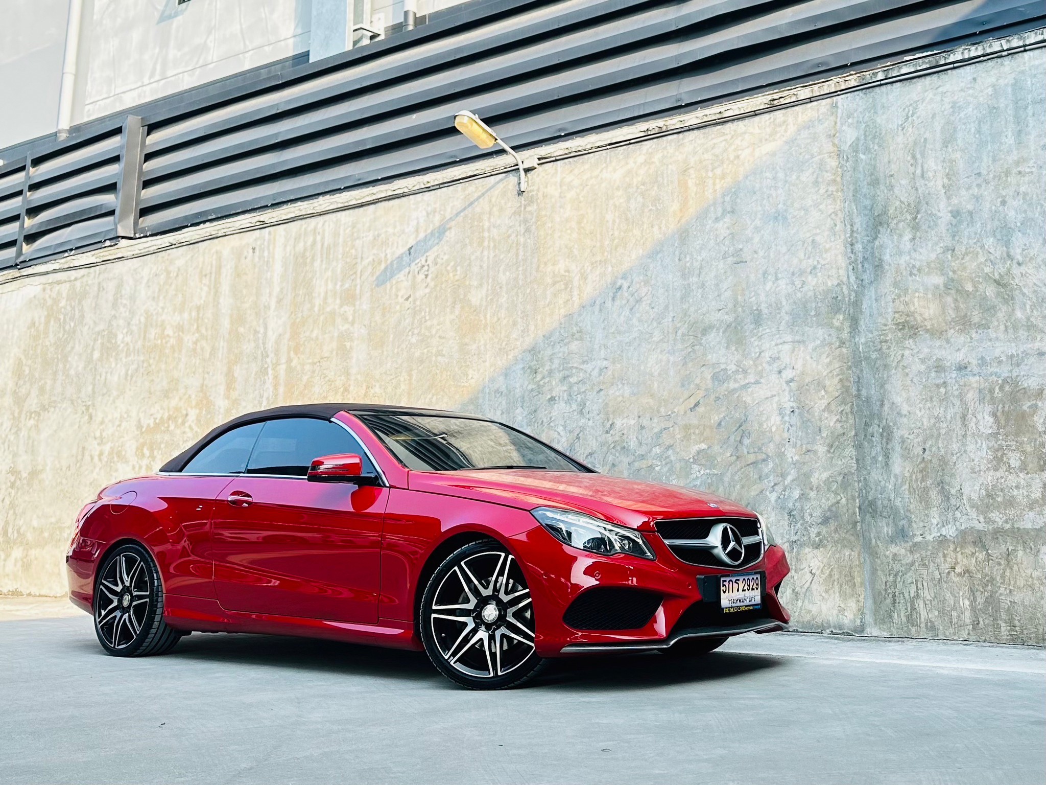 2016 Mercedes-Benz Facelift E250 Cabriolet AMG Dynamic สีแดง (รูปที่ 13)