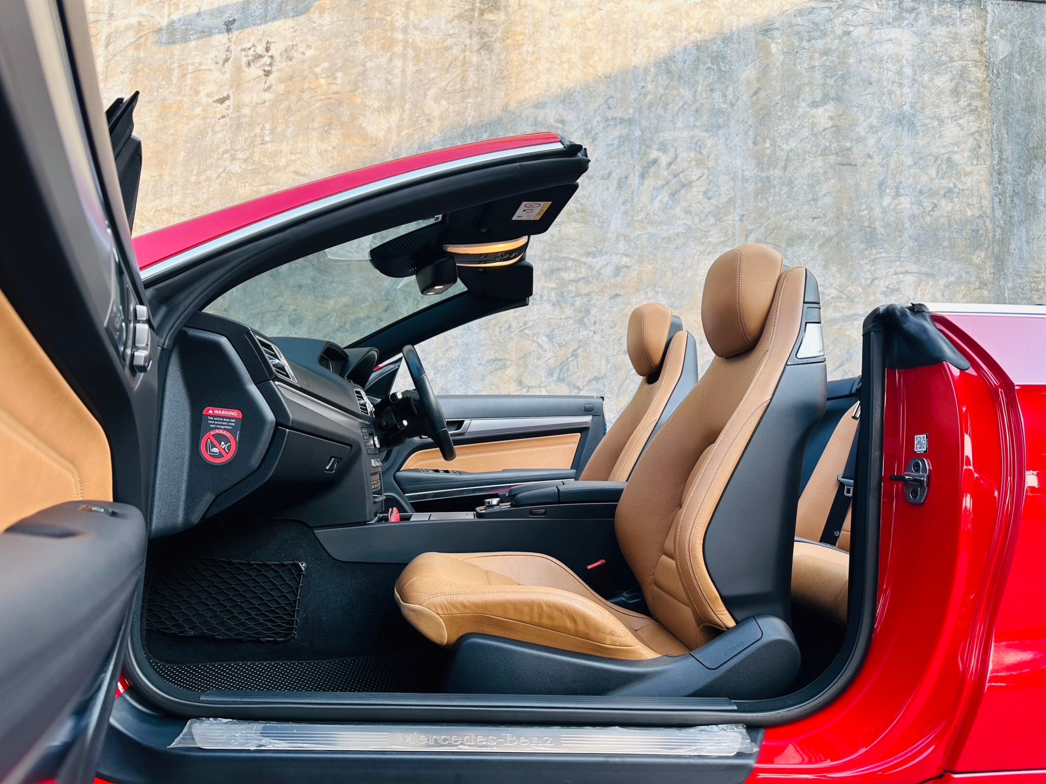 2016 Mercedes-Benz Facelift E250 Cabriolet AMG Dynamic สีแดง (รูปที่ 4)