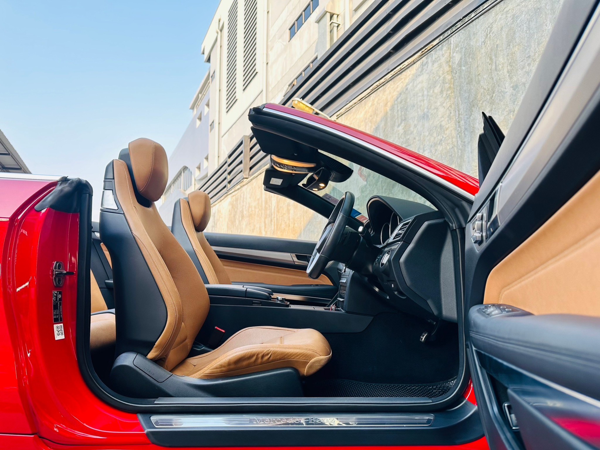 2016 Mercedes-Benz Facelift E250 Cabriolet AMG Dynamic สีแดง (รูปที่ 9)