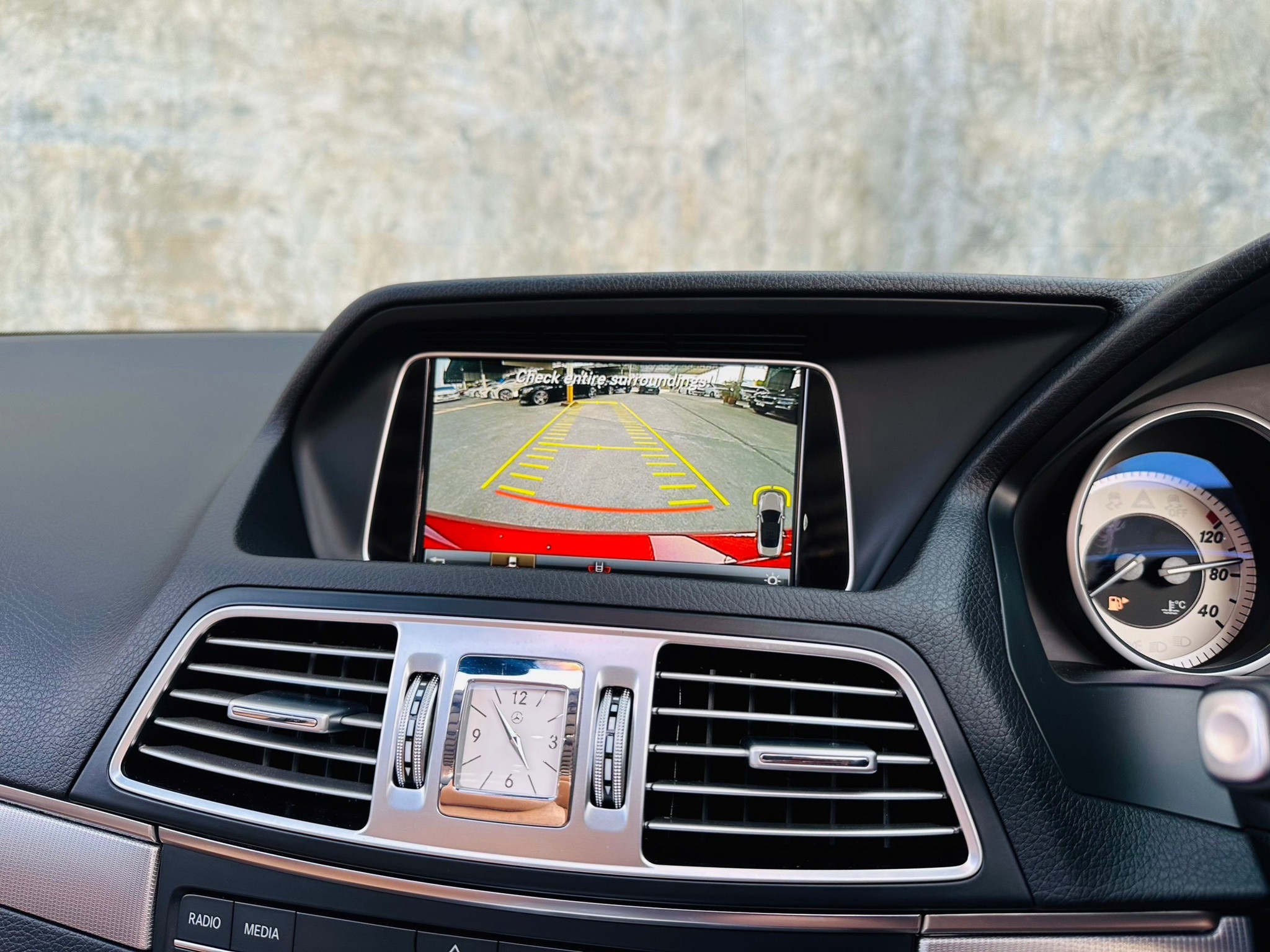 2016 Mercedes-Benz Facelift E250 Cabriolet AMG Dynamic สีแดง (รูปที่ 5)