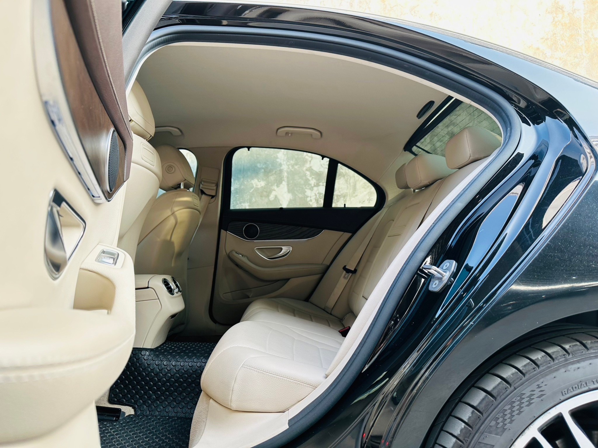 2017 Mercedes-Benz C-Class W205 C350 สีดำ (รูปที่ 14)