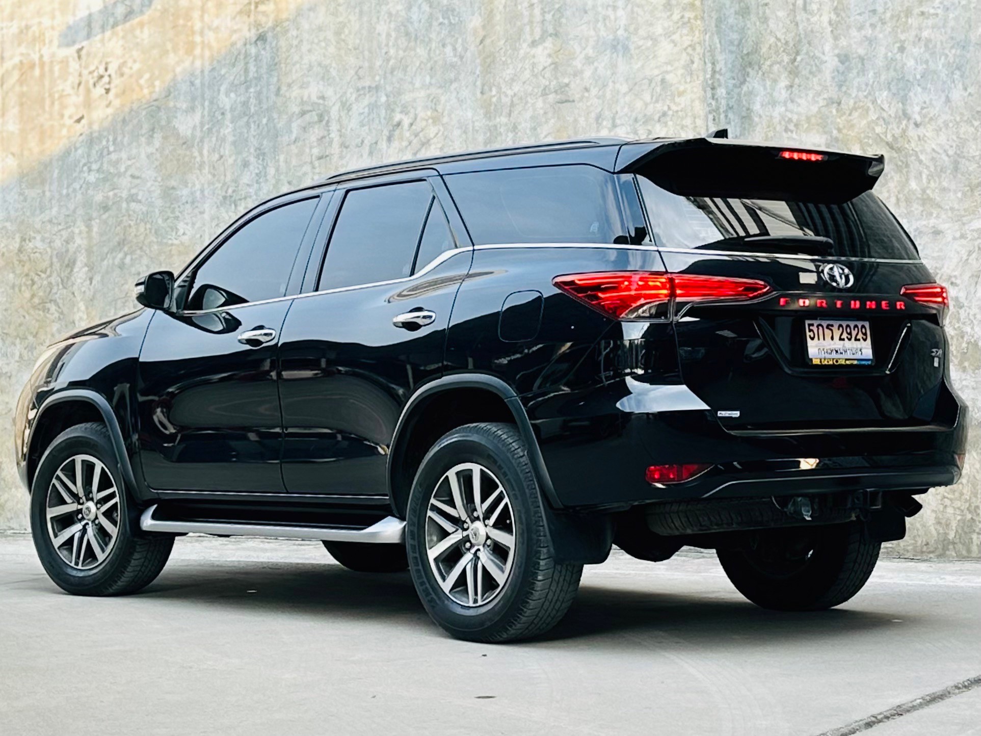 2019 Toyota Fortuner สีดำ